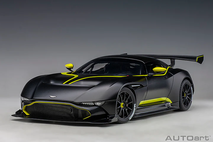 AUTOart 1/18 ASTON MARTIN VULCAN (MATT BLACK W/ LIME GREEN STRIPES) 70262 - Image 2
