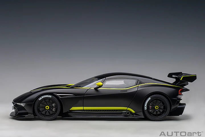 AUTOart 1/18 ASTON MARTIN VULCAN (MATT BLACK W/ LIME GREEN STRIPES) 70262 - Image 3
