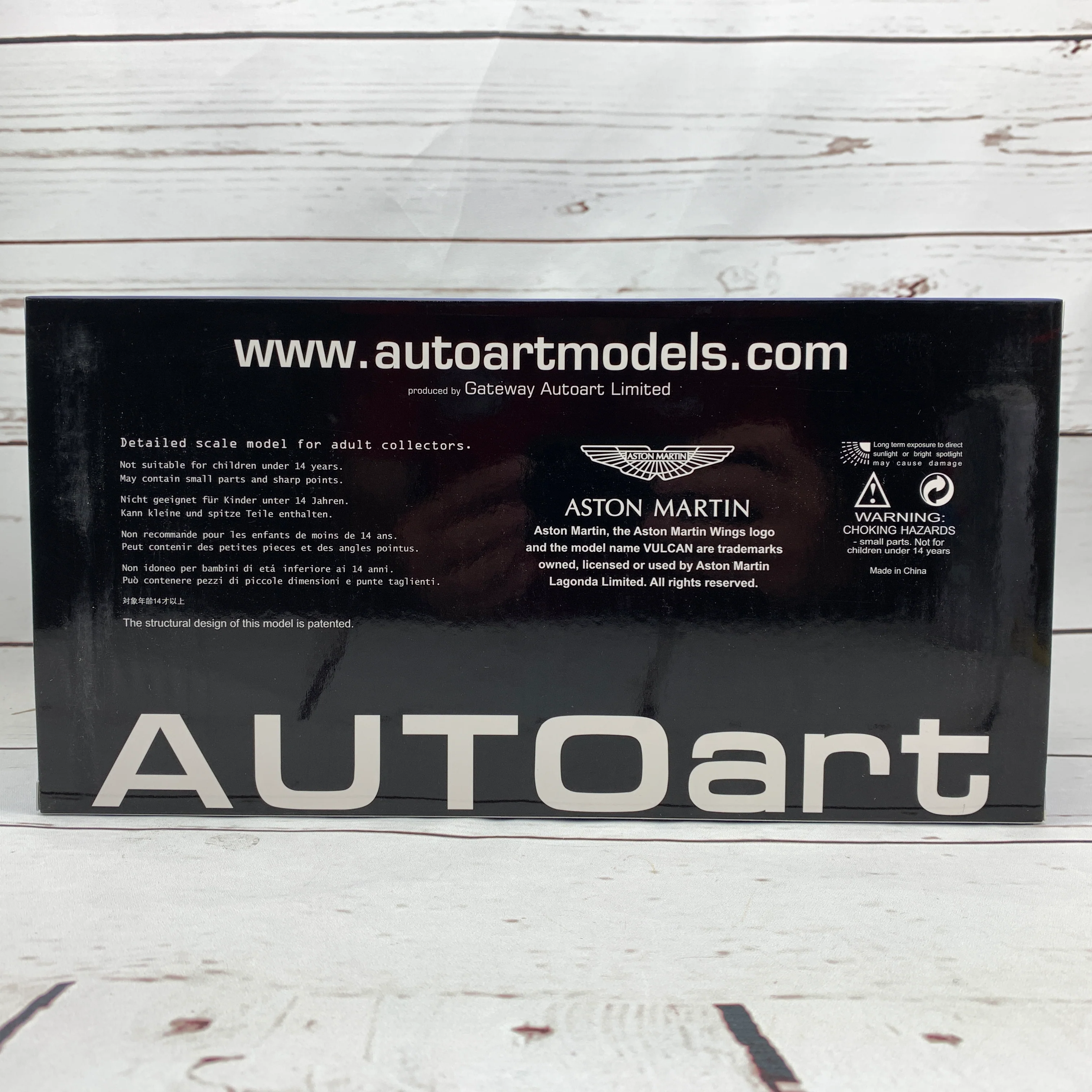 AUTOart 1/18 ASTON MARTIN VULCAN (MATT BLACK W/ LIME GREEN STRIPES) 70262 - Image 6