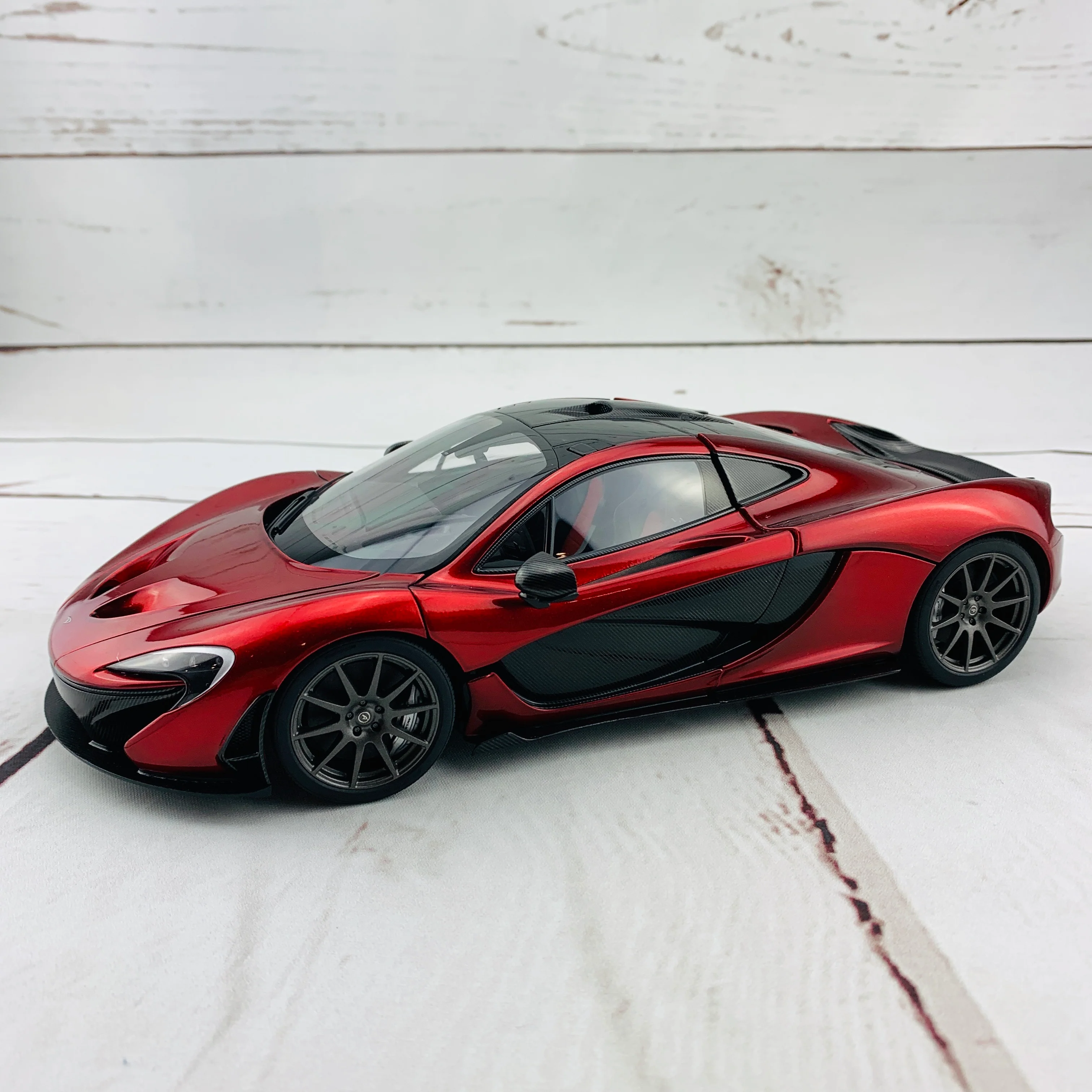 AUTOart 1/18 McLAREN P1 Volcano Red 76062 - Image 2