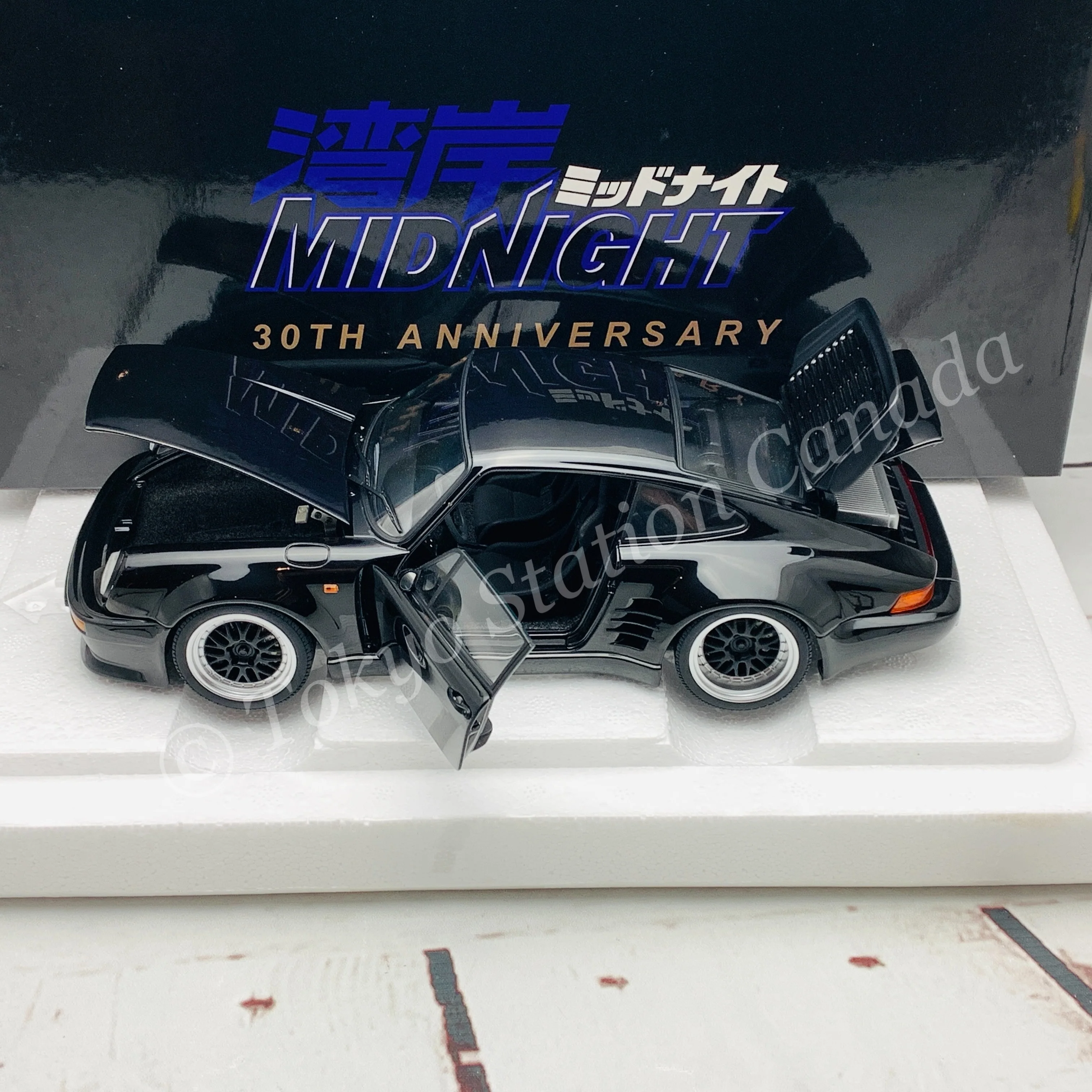 AUTOart 1/18 Porsche 911 (930) Turbo WANGAN MIDNIGHT "Blackbird" (30th Anniversary) 78157 - Image 2