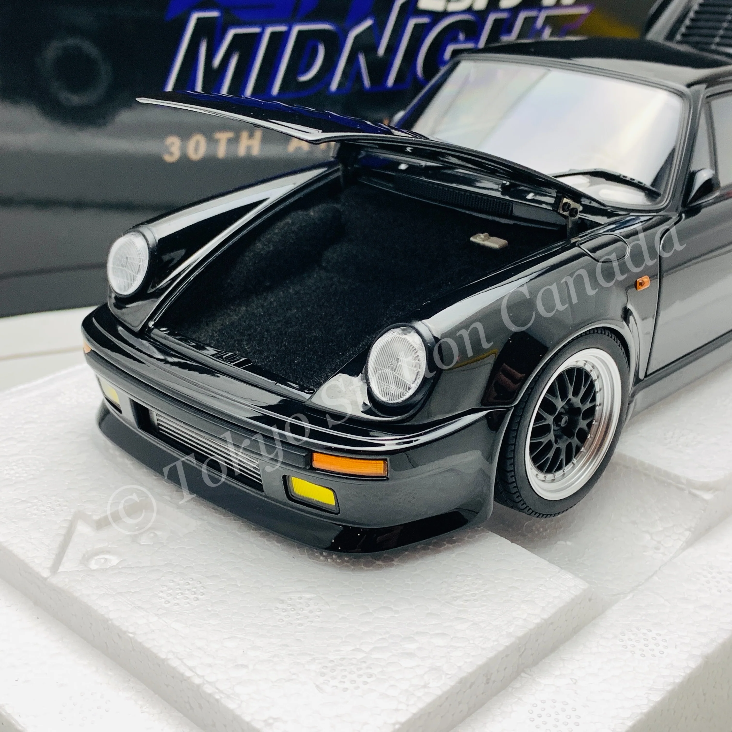 AUTOart 1/18 Porsche 911 (930) Turbo WANGAN MIDNIGHT "Blackbird" (30th Anniversary) 78157 - Image 4
