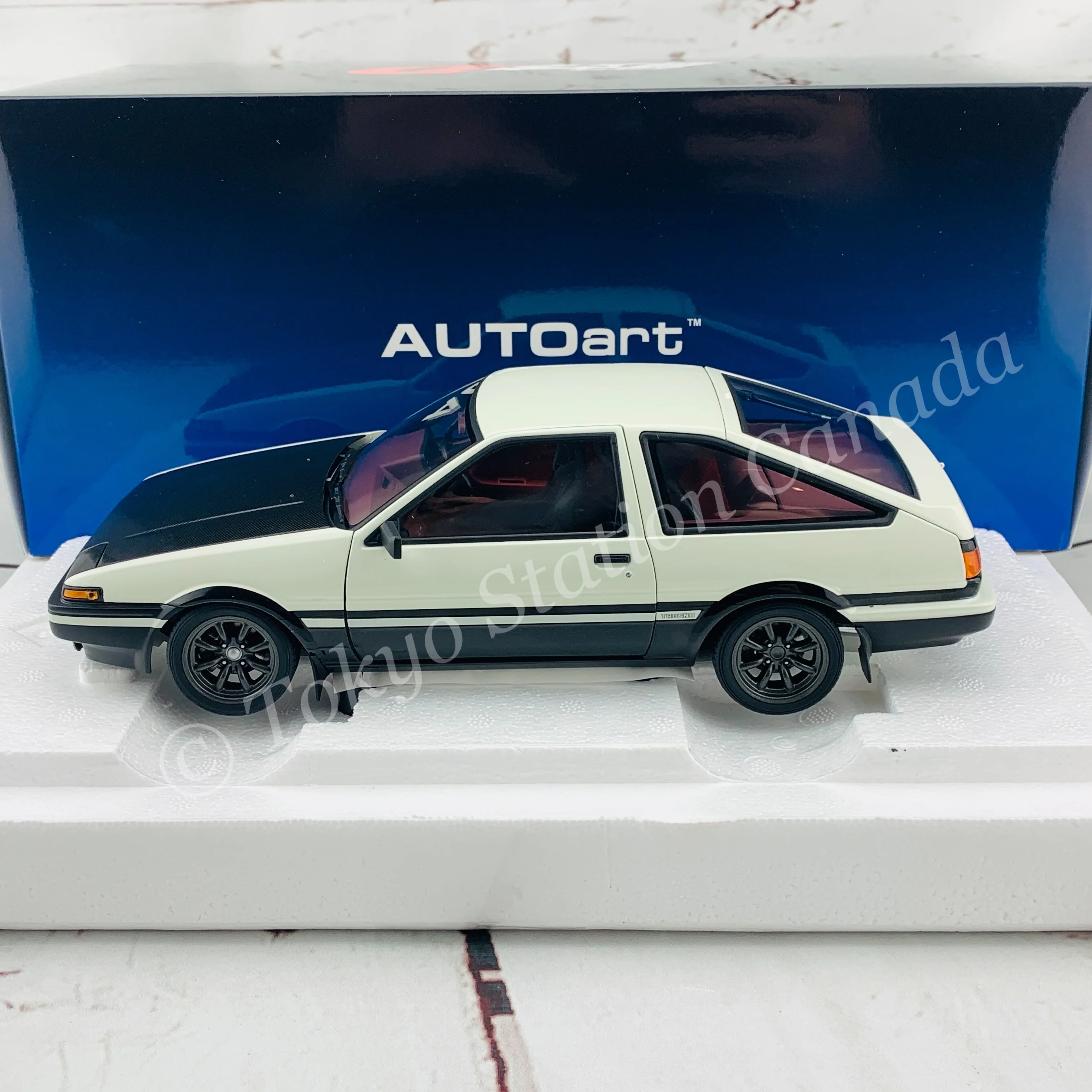 AUTOart 1/18 Toyota Sprinter Trueno AE86 Initial D Project D Final Version 78799 - Image 2