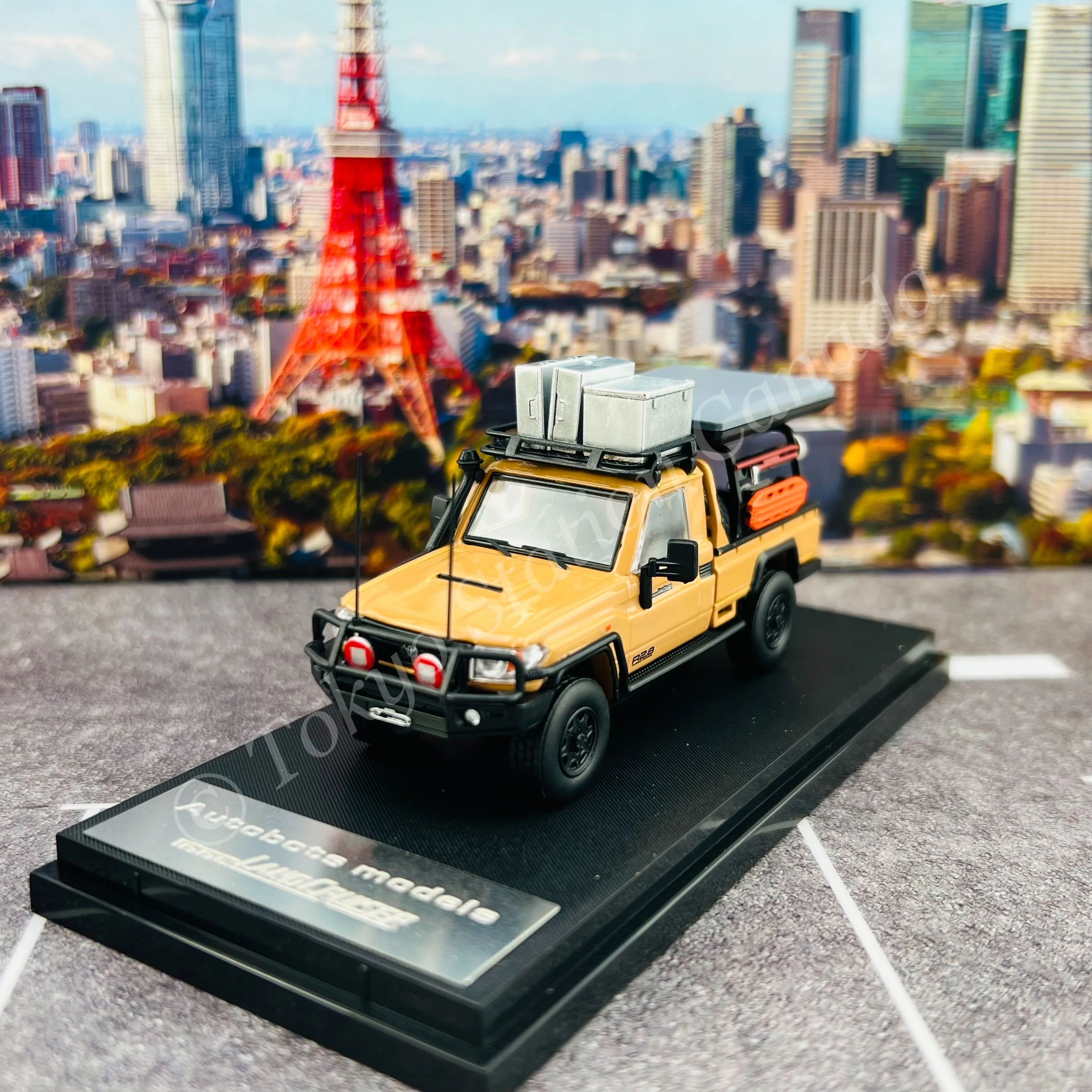 AUTOBOTS 1/64 Toyota Land Cruiser LC79 with Accessories BEIGE - Image 2
