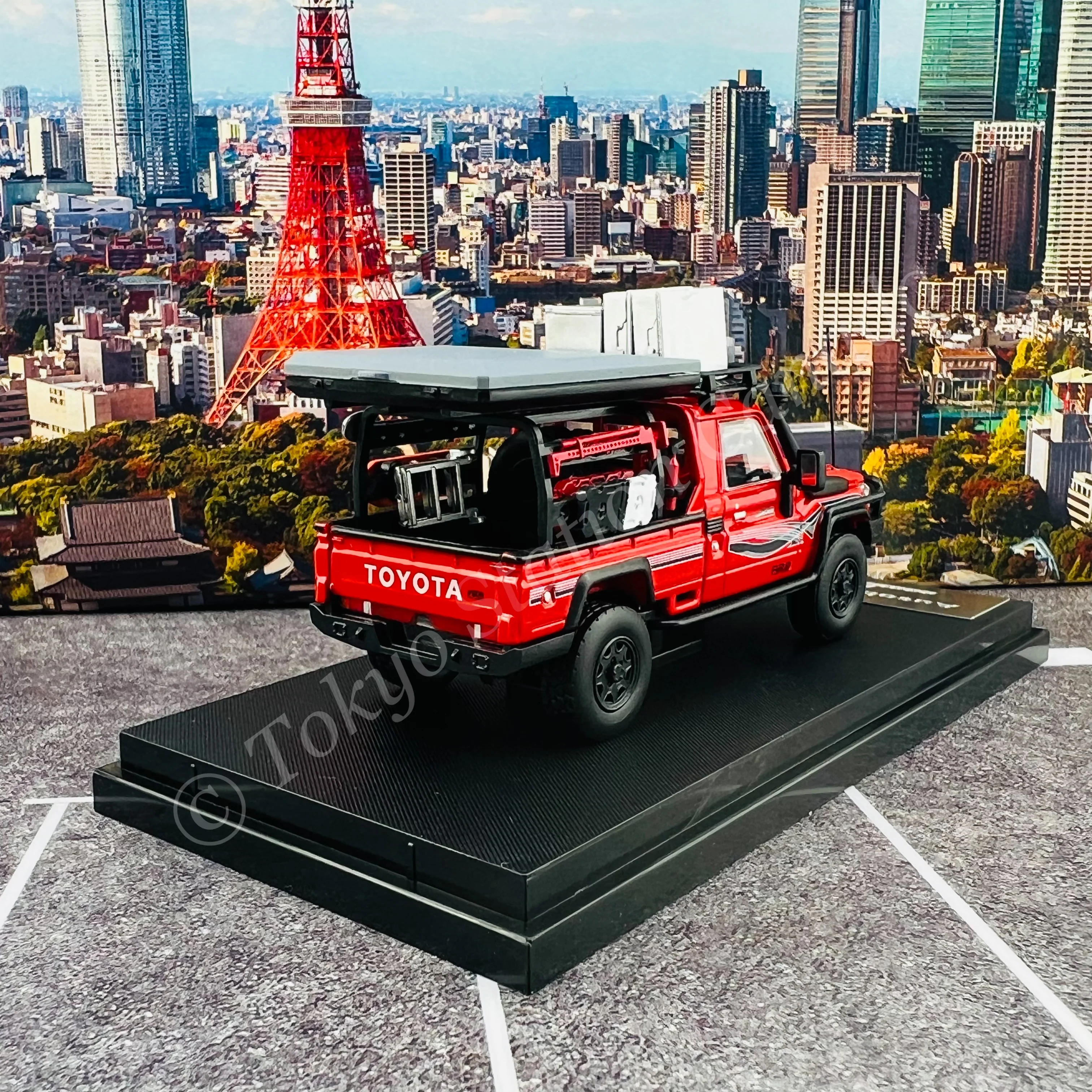 AUTOBOTS 1/64 Toyota Land Cruiser LC79 with Accessories RED - Image 3