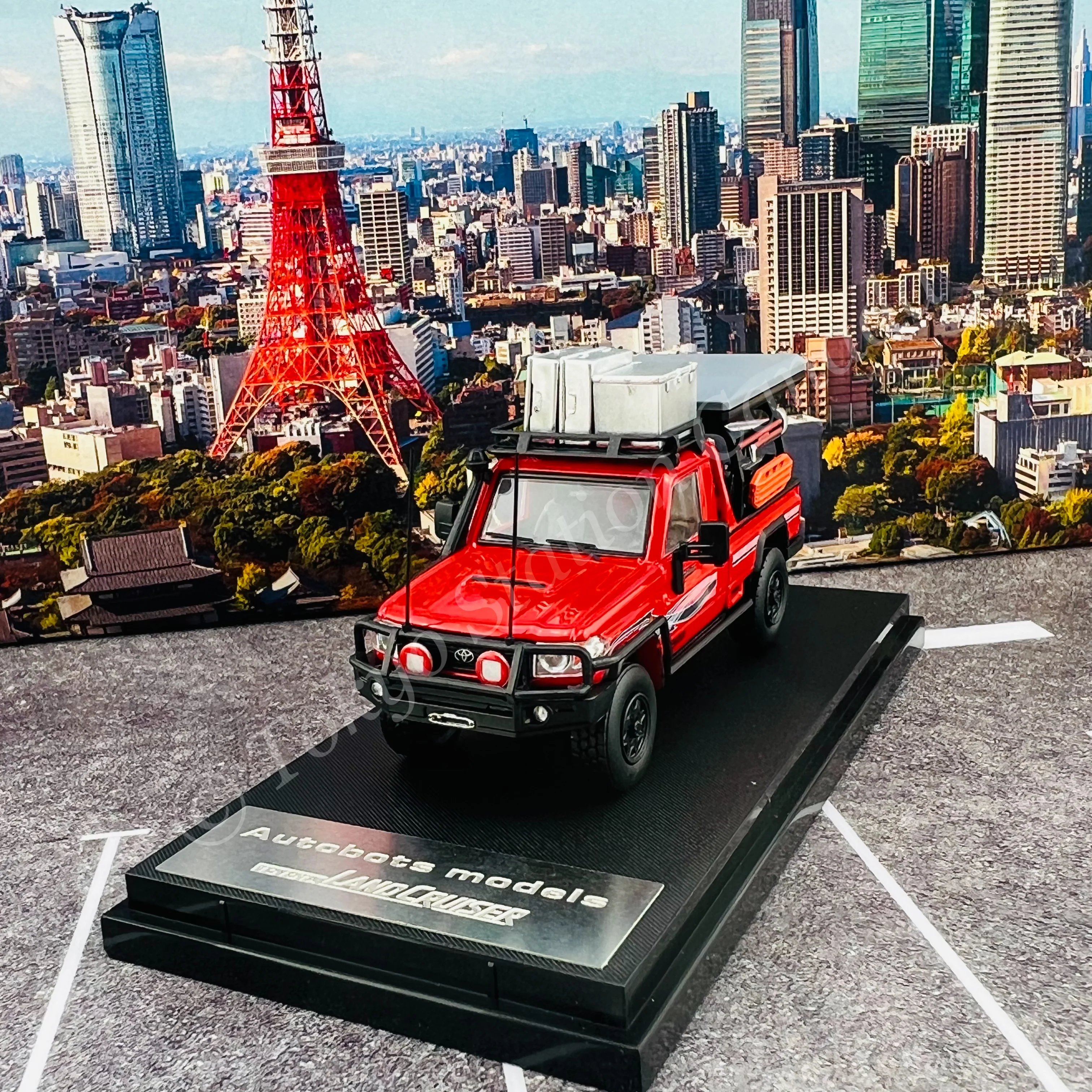 AUTOBOTS 1/64 Toyota Land Cruiser LC79 with Accessories RED - Image 4