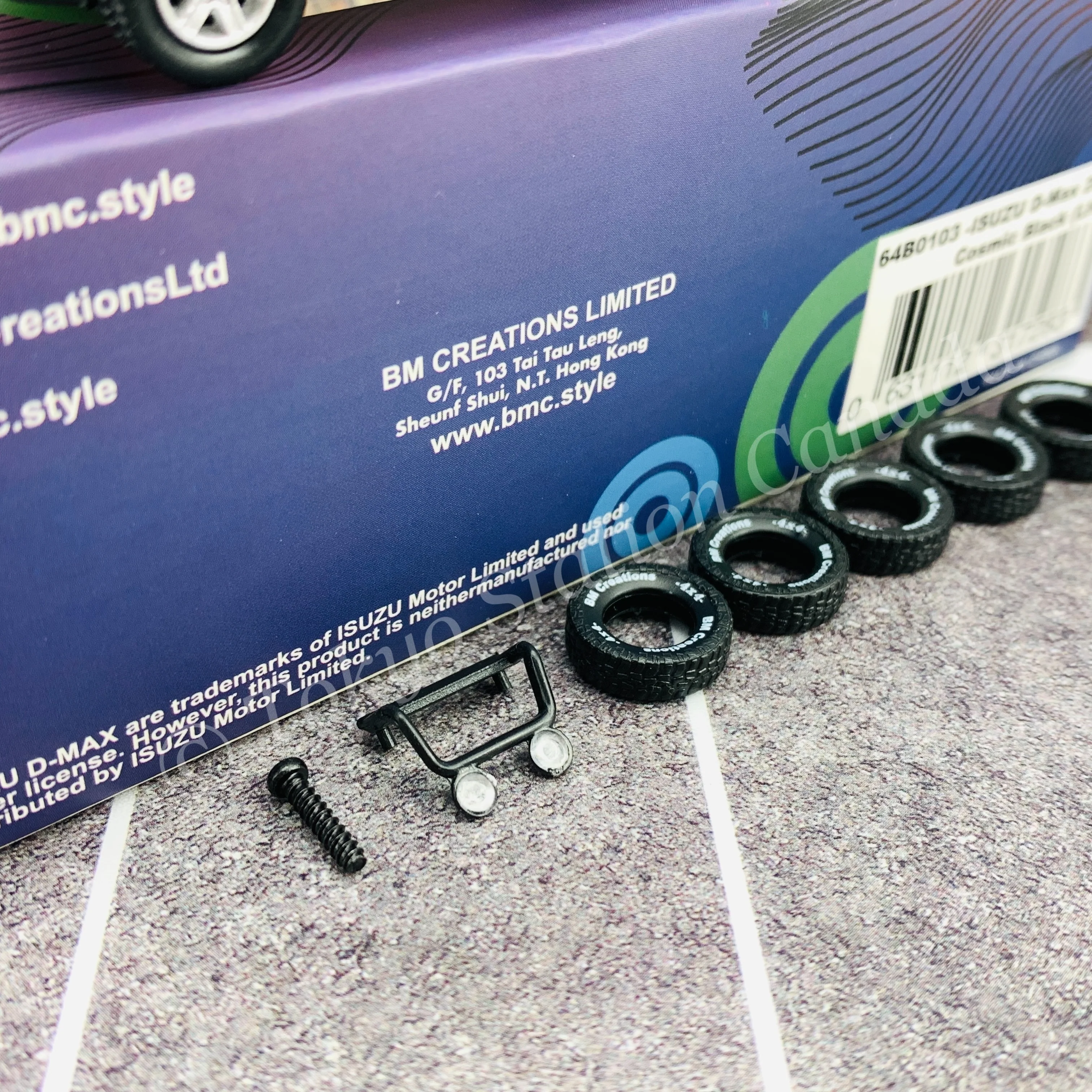 BM CREATIONS JUNIOR 1/64 ISUZU D-MAX 2016 Cosmic Black LHD with Extra Tires 64B0103 - Image 2