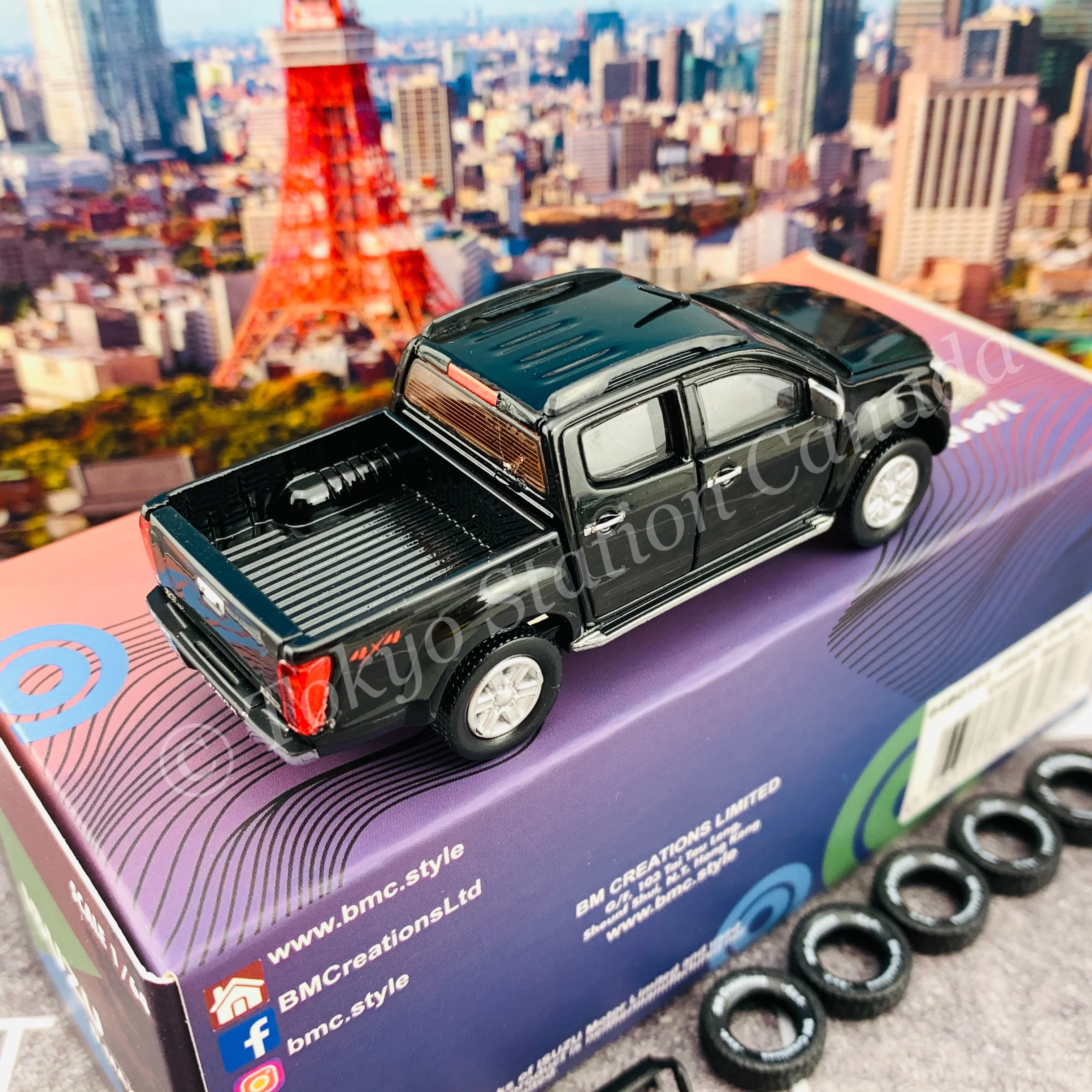 BM CREATIONS JUNIOR 1/64 ISUZU D-MAX 2016 Cosmic Black LHD with Extra Tires 64B0103 - Image 3