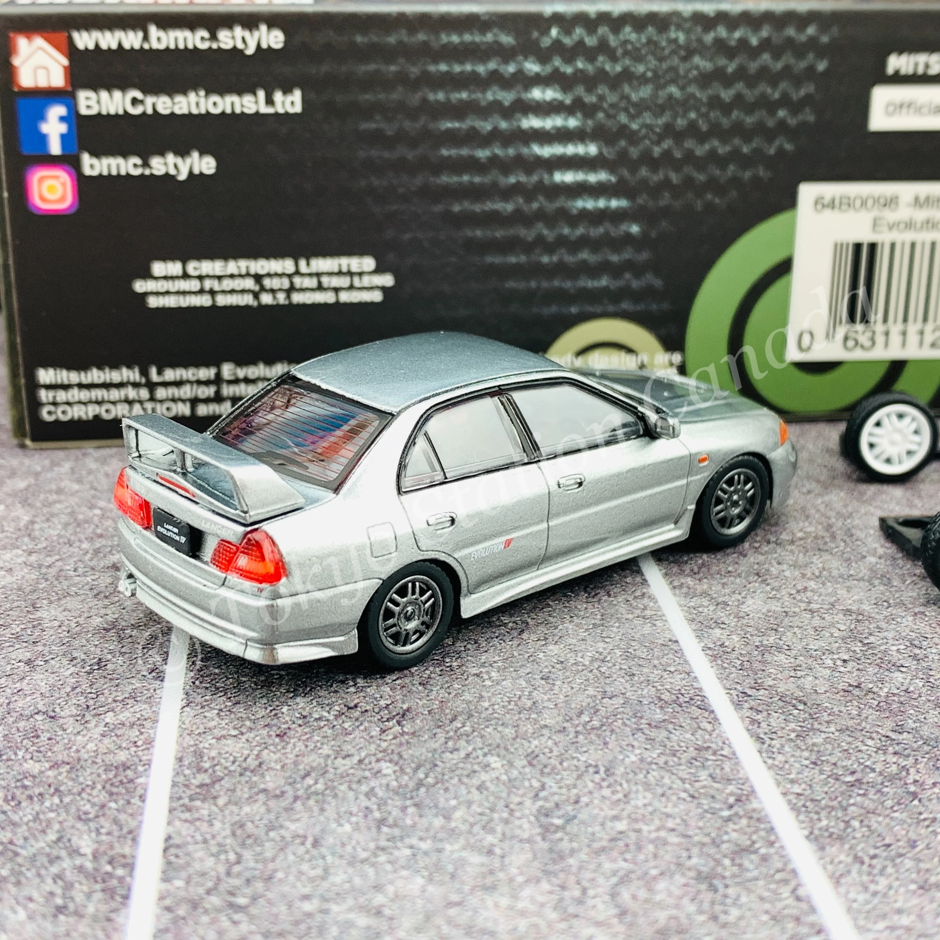 BM CREATIONS JUNIOR 1/64 Mitsubishi Lancer Evolution IV Silver RHD with Extra Wheel Set 64B0098 - Image 3