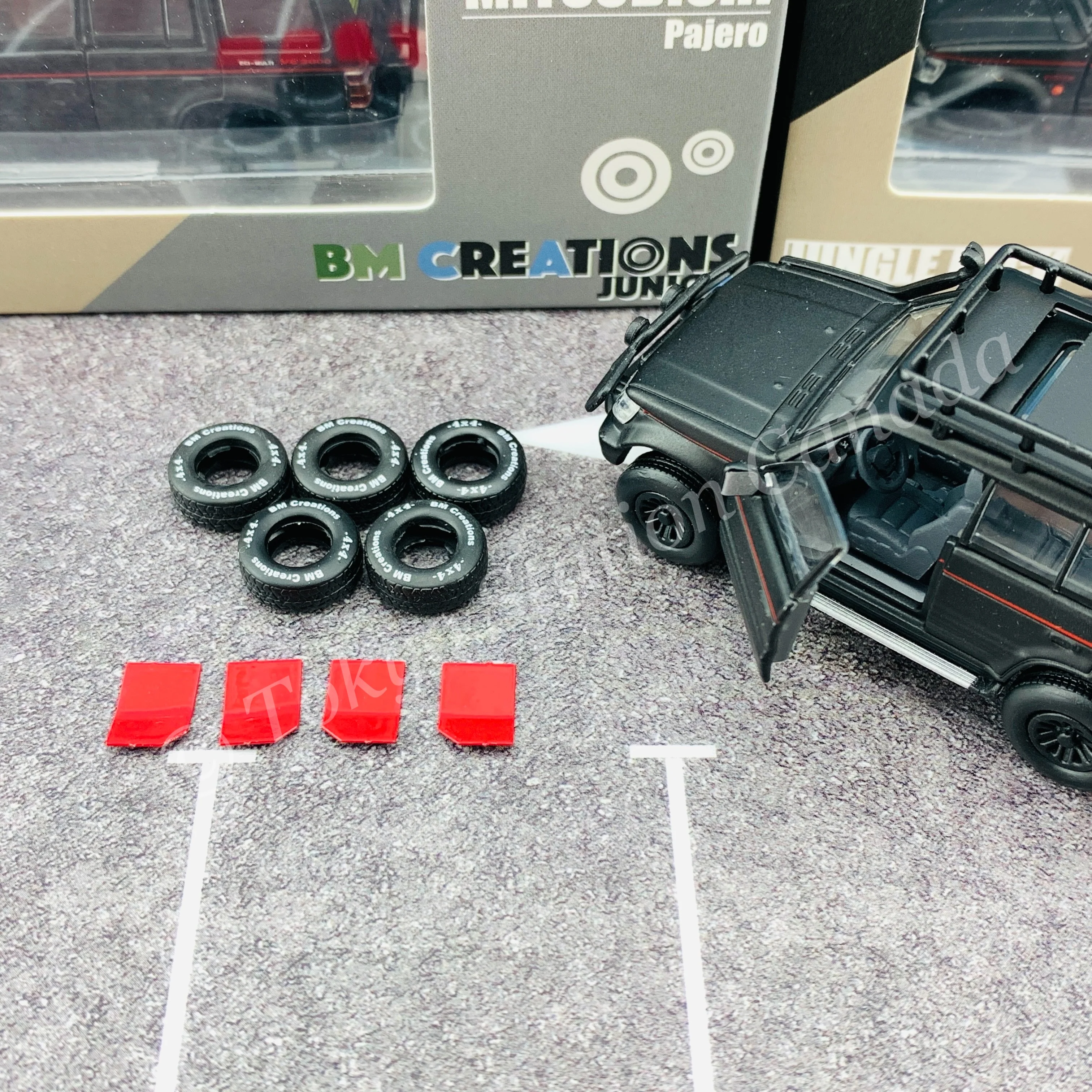 BM CREATIONS JUNIOR 1/64 Mitsubishi Pajero 2nd Generation JUNGLE PACK Matt Black LHD 64B0043 - Image 8