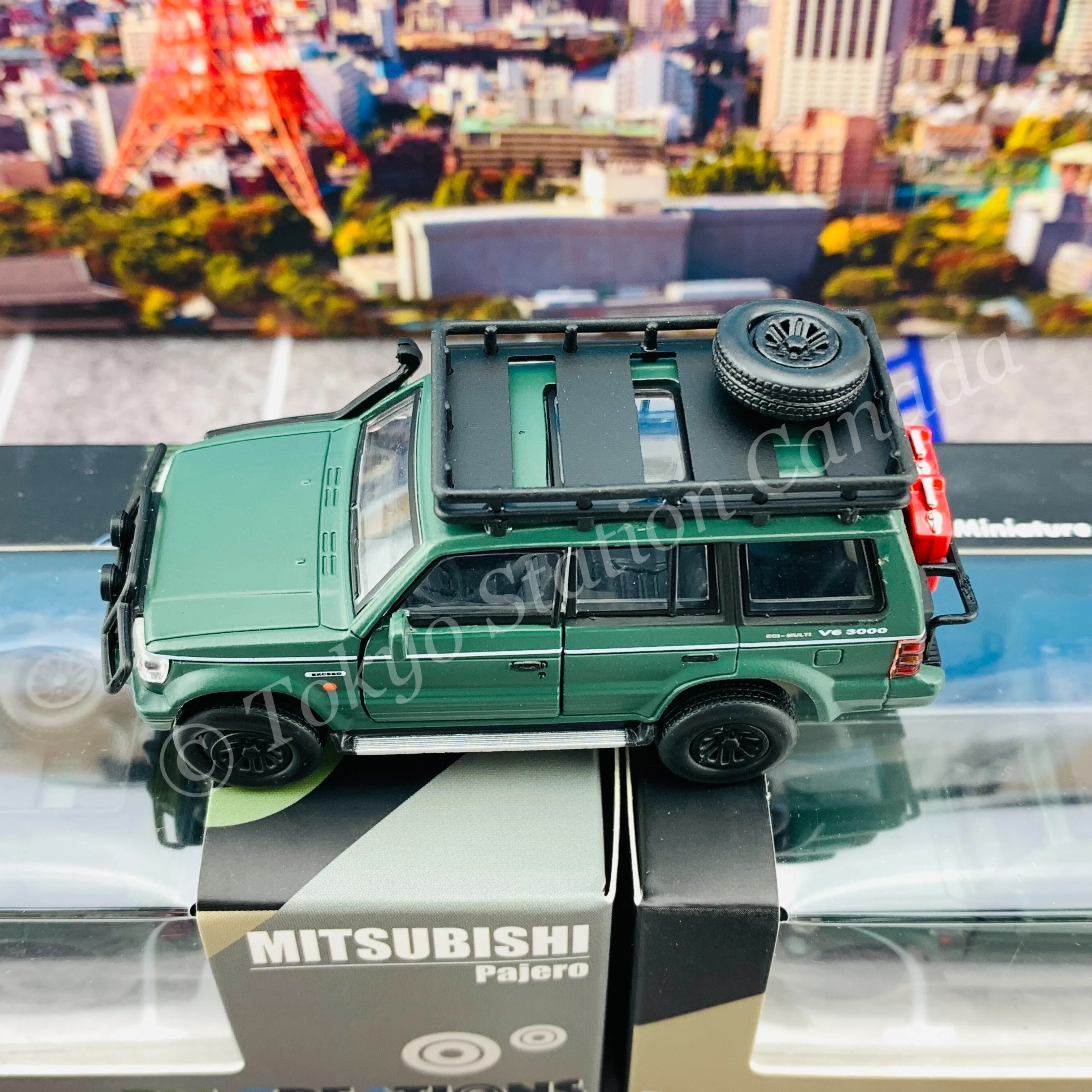 BM CREATIONS JUNIOR 1/64 Mitsubishi Pajero 2nd Generation JUNGLE PACK Matt Green LHD 64B0045 - Image 4