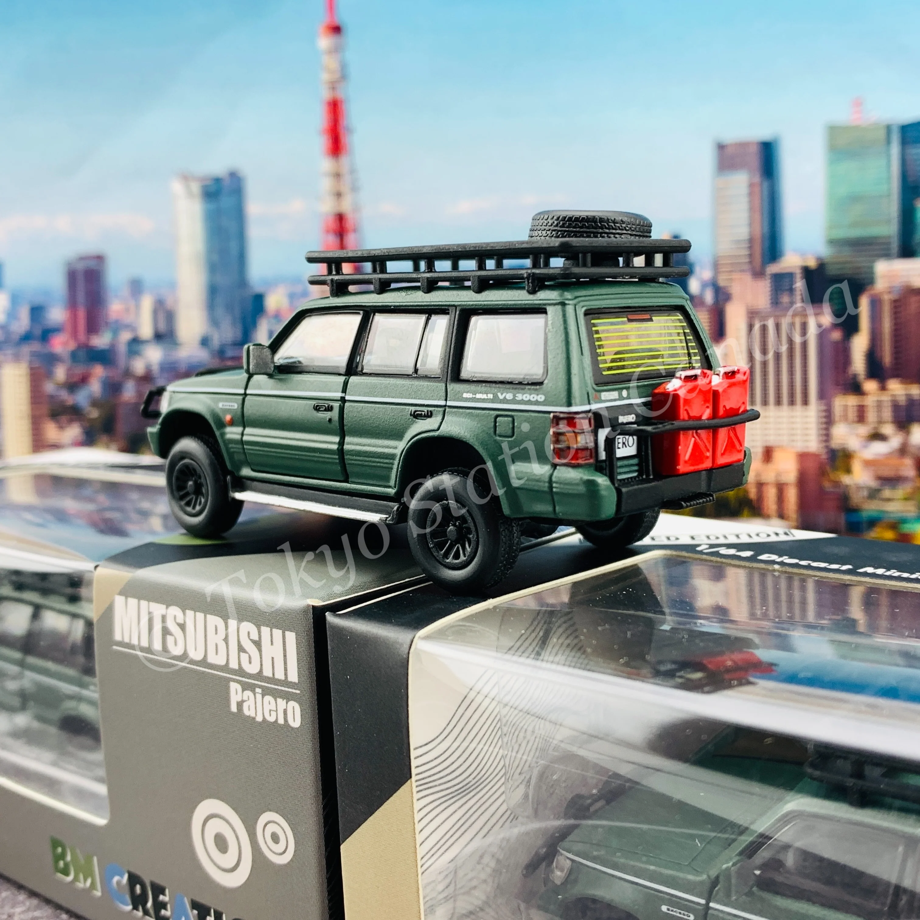 BM CREATIONS JUNIOR 1/64 Mitsubishi Pajero 2nd Generation JUNGLE PACK Matt Green LHD 64B0045 - Image 5