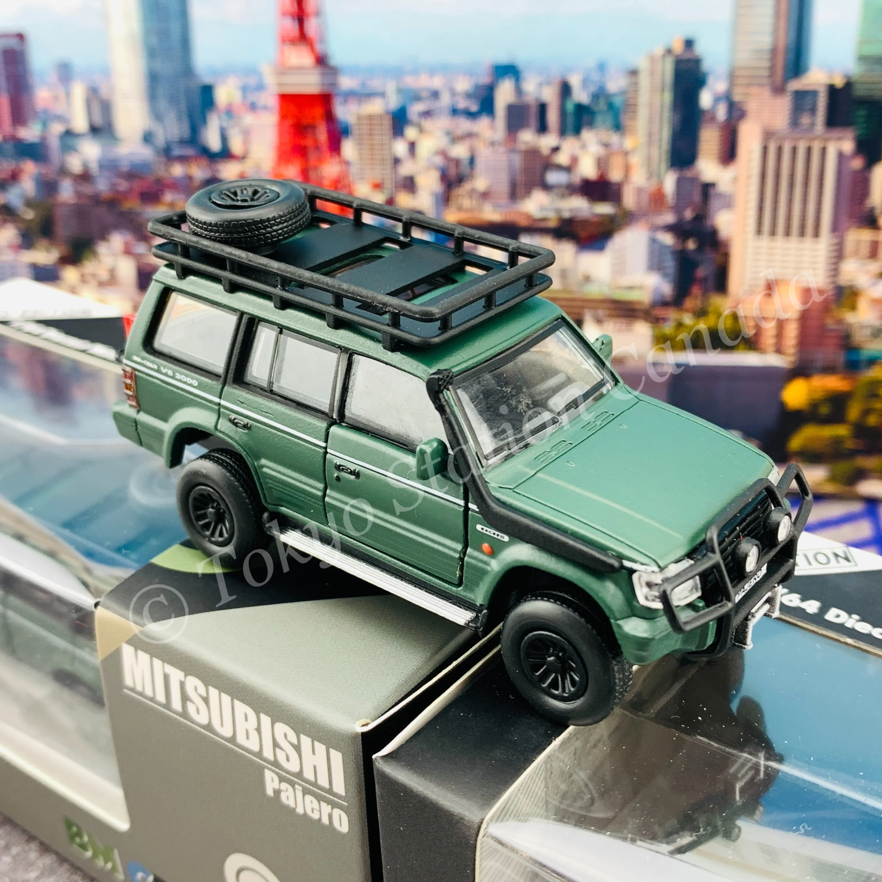 BM CREATIONS JUNIOR 1/64 Mitsubishi Pajero 2nd Generation JUNGLE PACK Matt Green LHD 64B0045 - Image 6