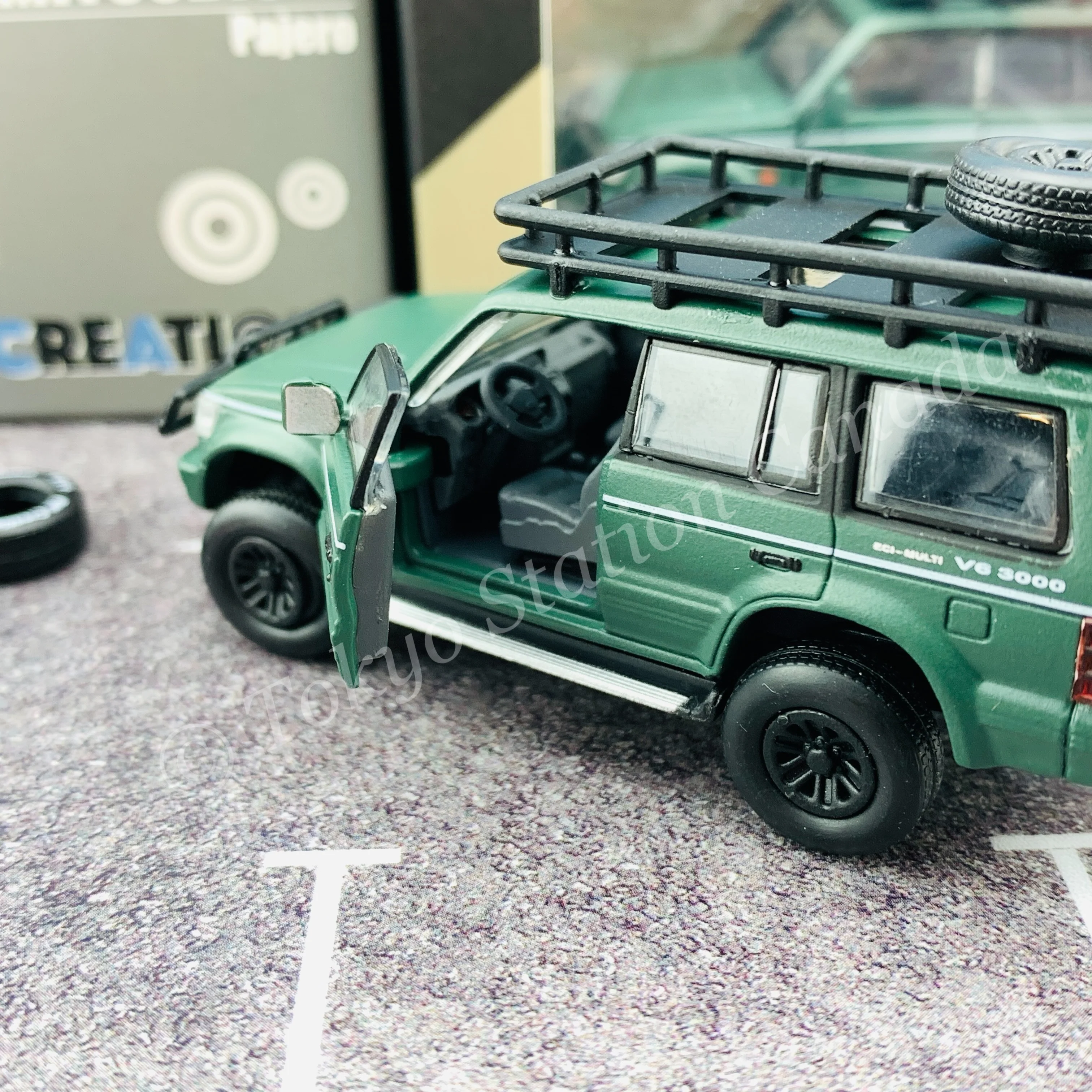BM CREATIONS JUNIOR 1/64 Mitsubishi Pajero 2nd Generation JUNGLE PACK Matt Green LHD 64B0045 - Image 7