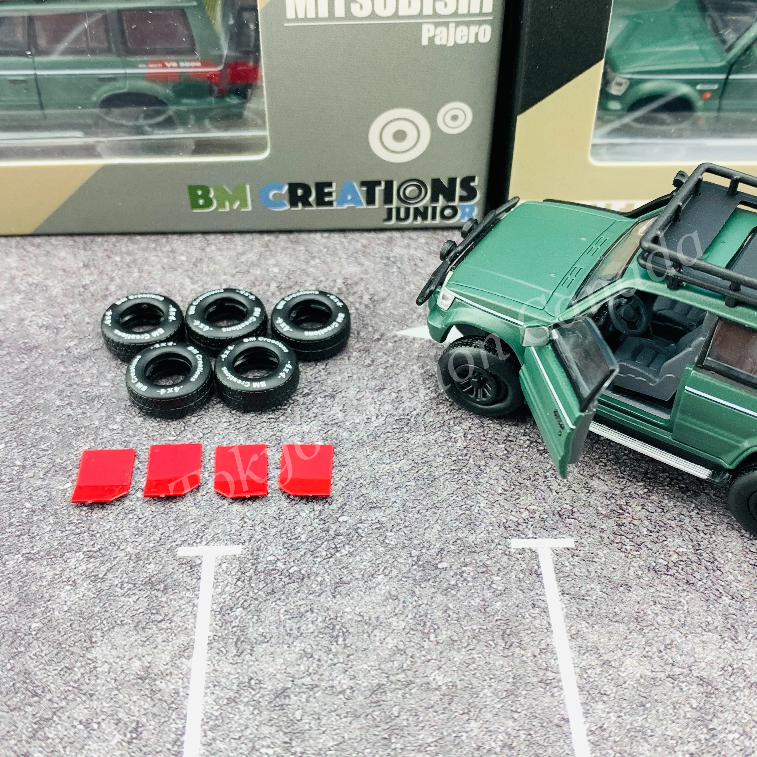 BM CREATIONS JUNIOR 1/64 Mitsubishi Pajero 2nd Generation JUNGLE PACK Matt Green LHD 64B0045 - Image 8