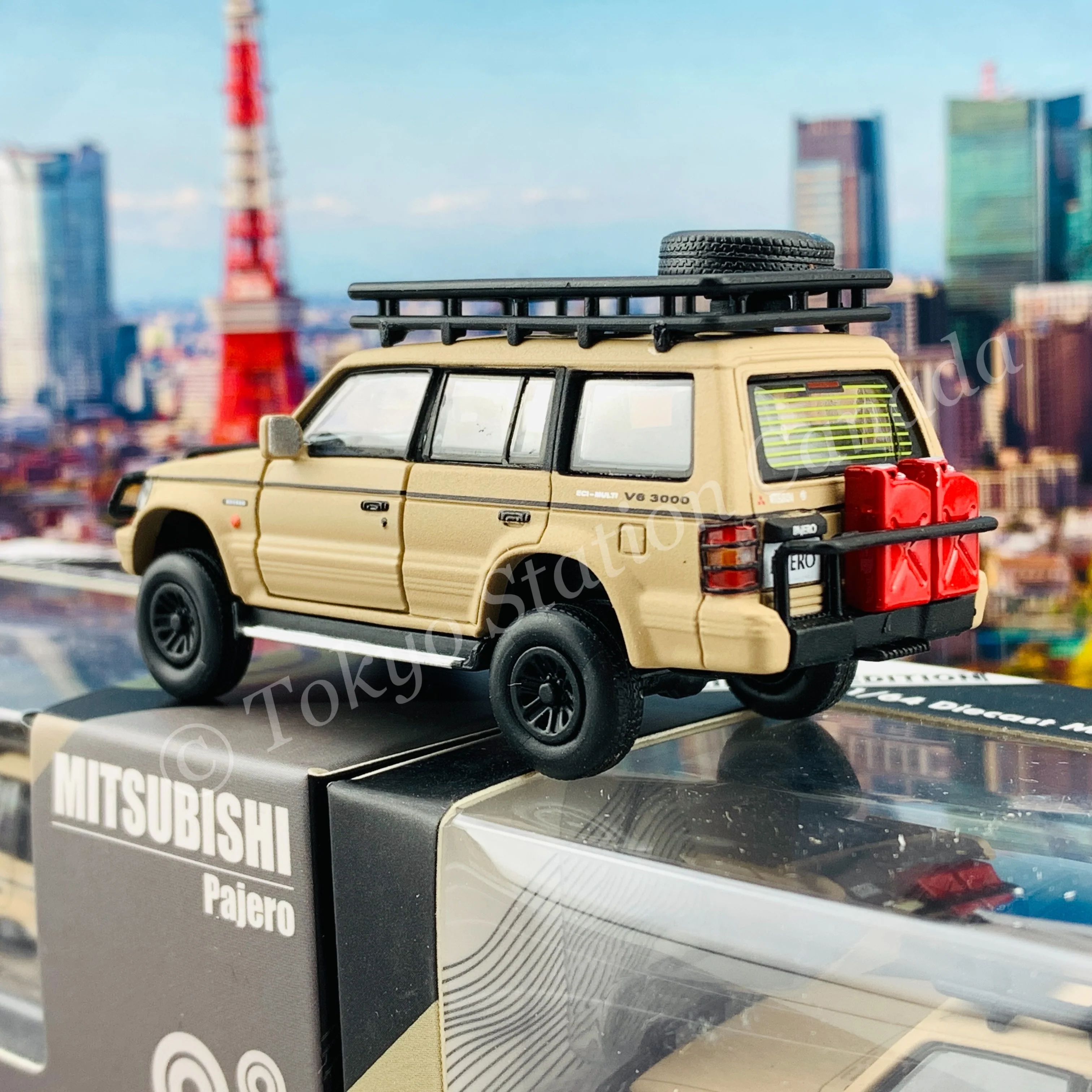 BM CREATIONS JUNIOR 1/64 Mitsubishi Pajero 2nd Generation JUNGLE PACK Matt Ivory LHD 64B0047 - Image 4