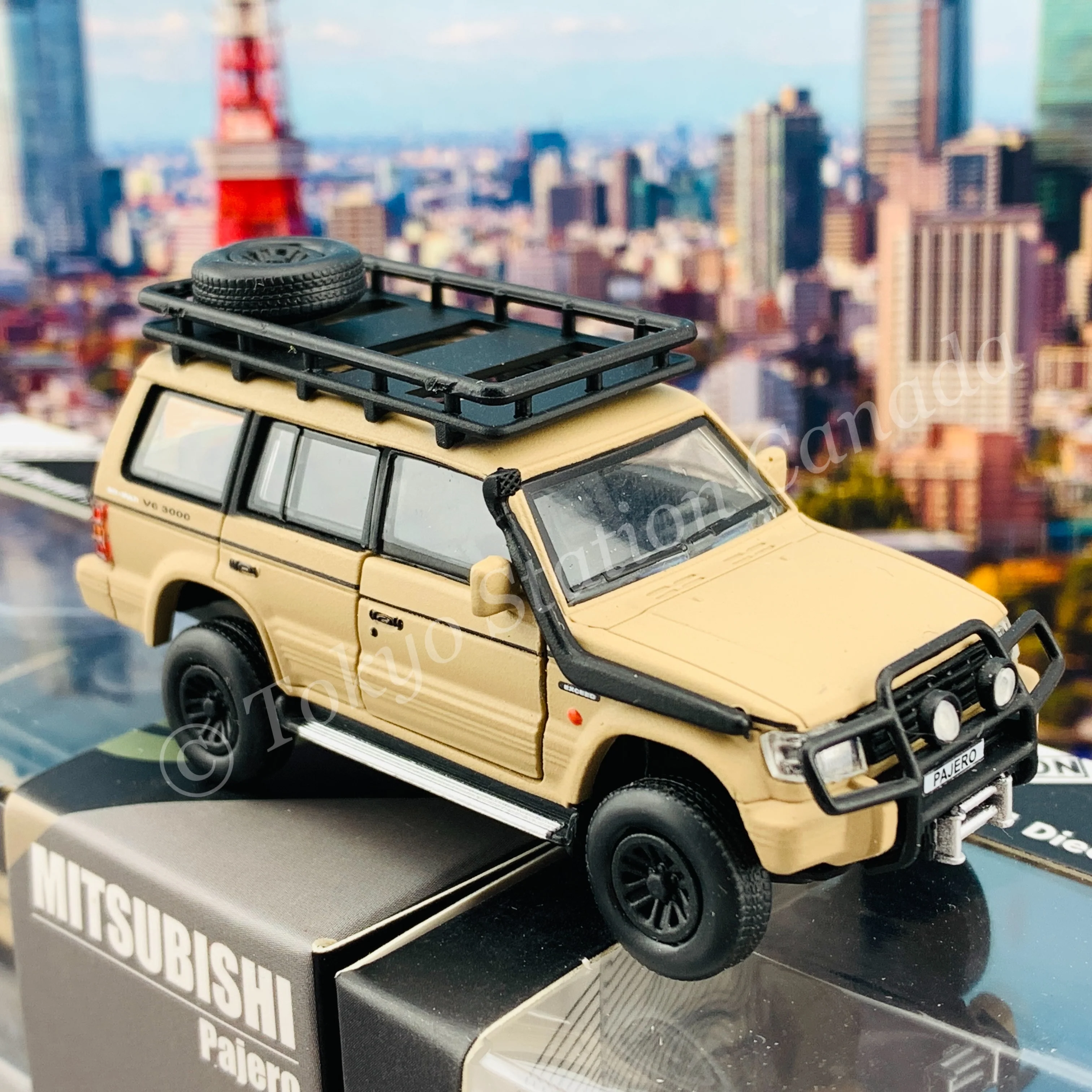 BM CREATIONS JUNIOR 1/64 Mitsubishi Pajero 2nd Generation JUNGLE PACK Matt Ivory LHD 64B0047 - Image 5