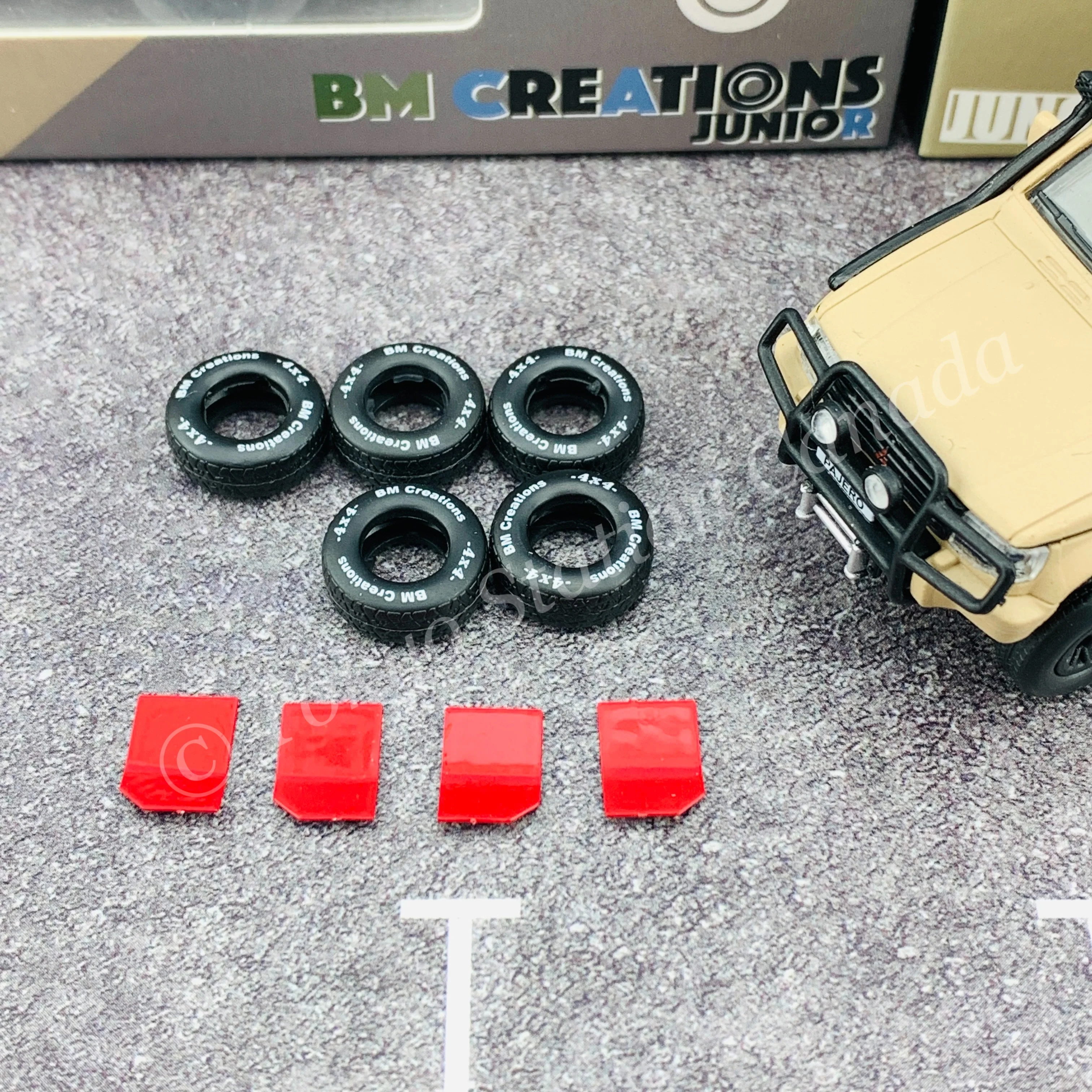 BM CREATIONS JUNIOR 1/64 Mitsubishi Pajero 2nd Generation JUNGLE PACK Matt Ivory LHD 64B0047 - Image 6