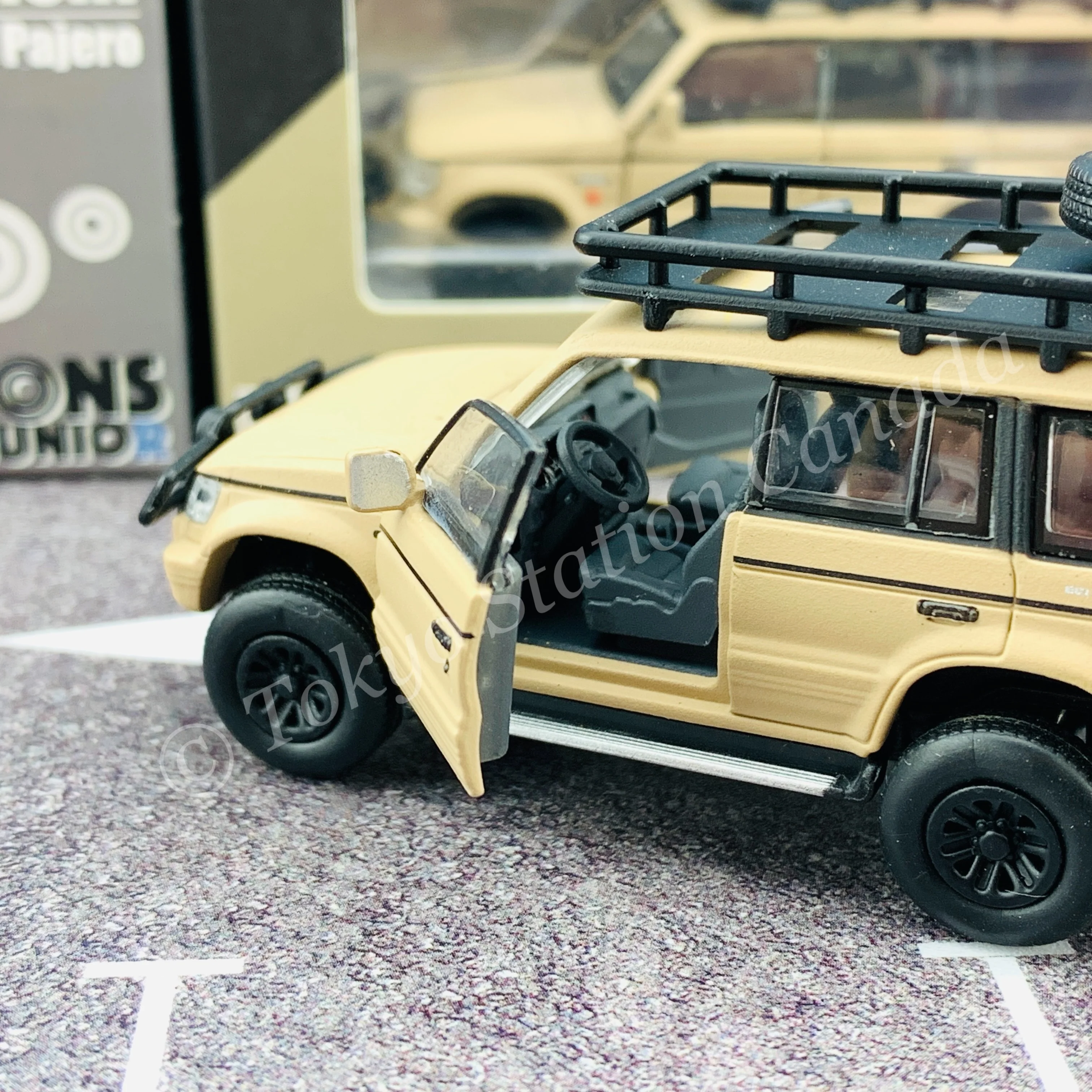 BM CREATIONS JUNIOR 1/64 Mitsubishi Pajero 2nd Generation JUNGLE PACK Matt Ivory LHD 64B0047 - Image 7