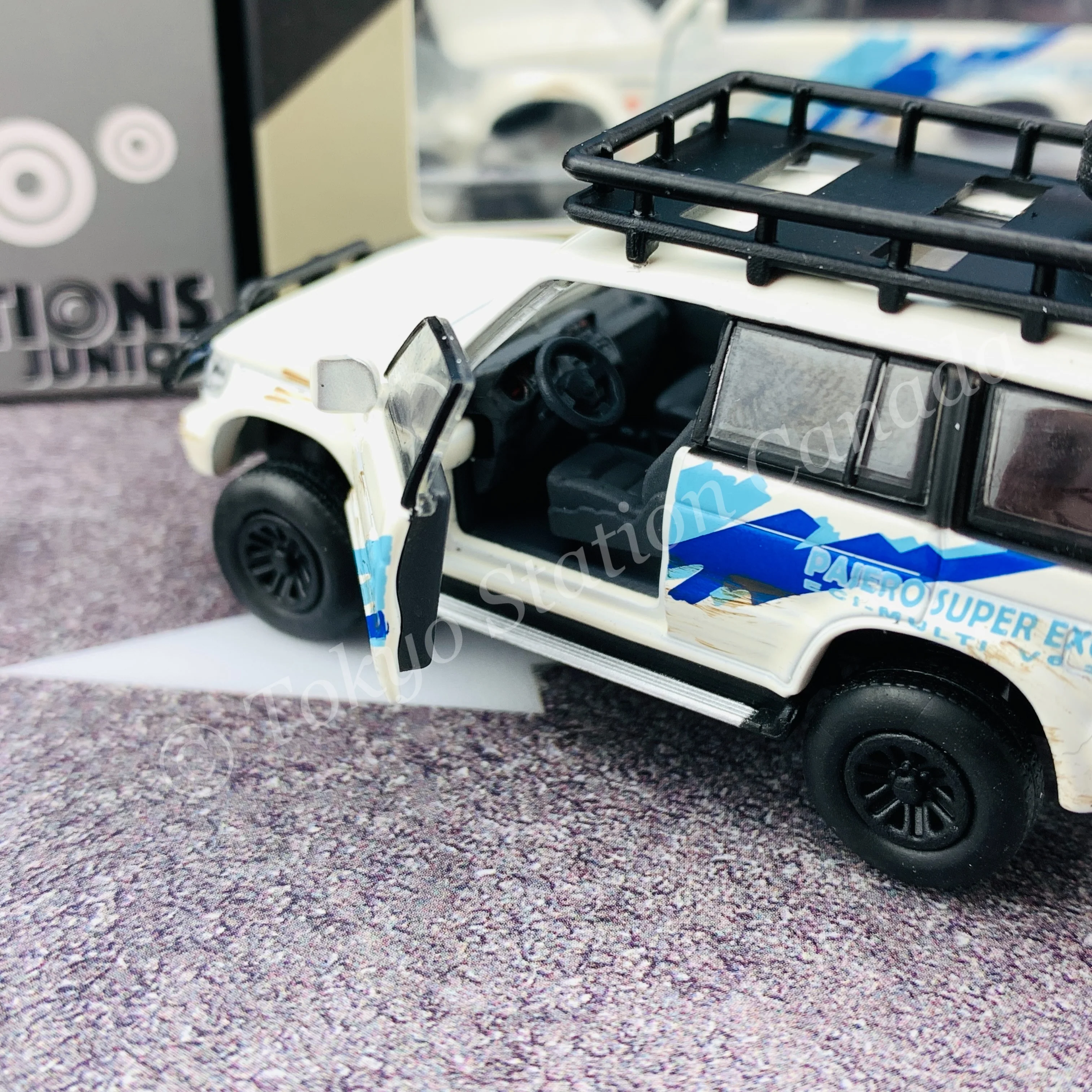 BM CREATIONS JUNIOR 1/64 Mitsubishi Pajero 2nd Generation JUNGLE PACK White LHD 64B0055 - Image 8