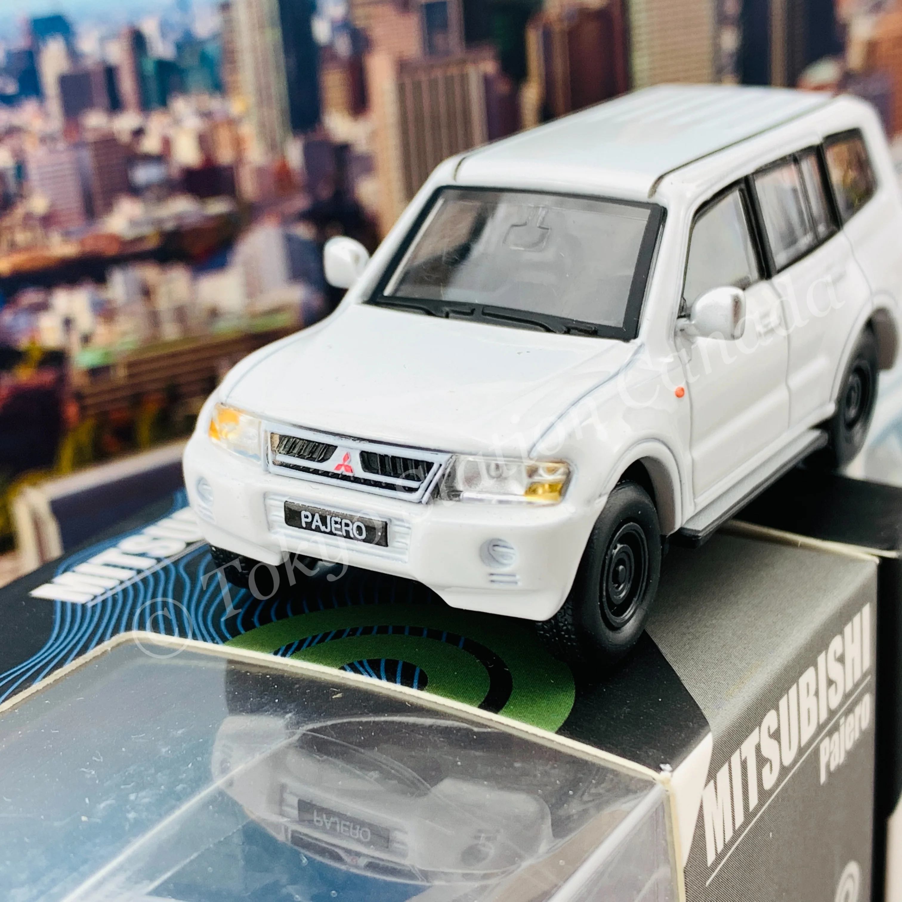 BM CREATIONS JUNIOR 1/64 Mitsubishi Pajero 3rd Generation 2003 WHITE LHD 64B0039 - Image 2