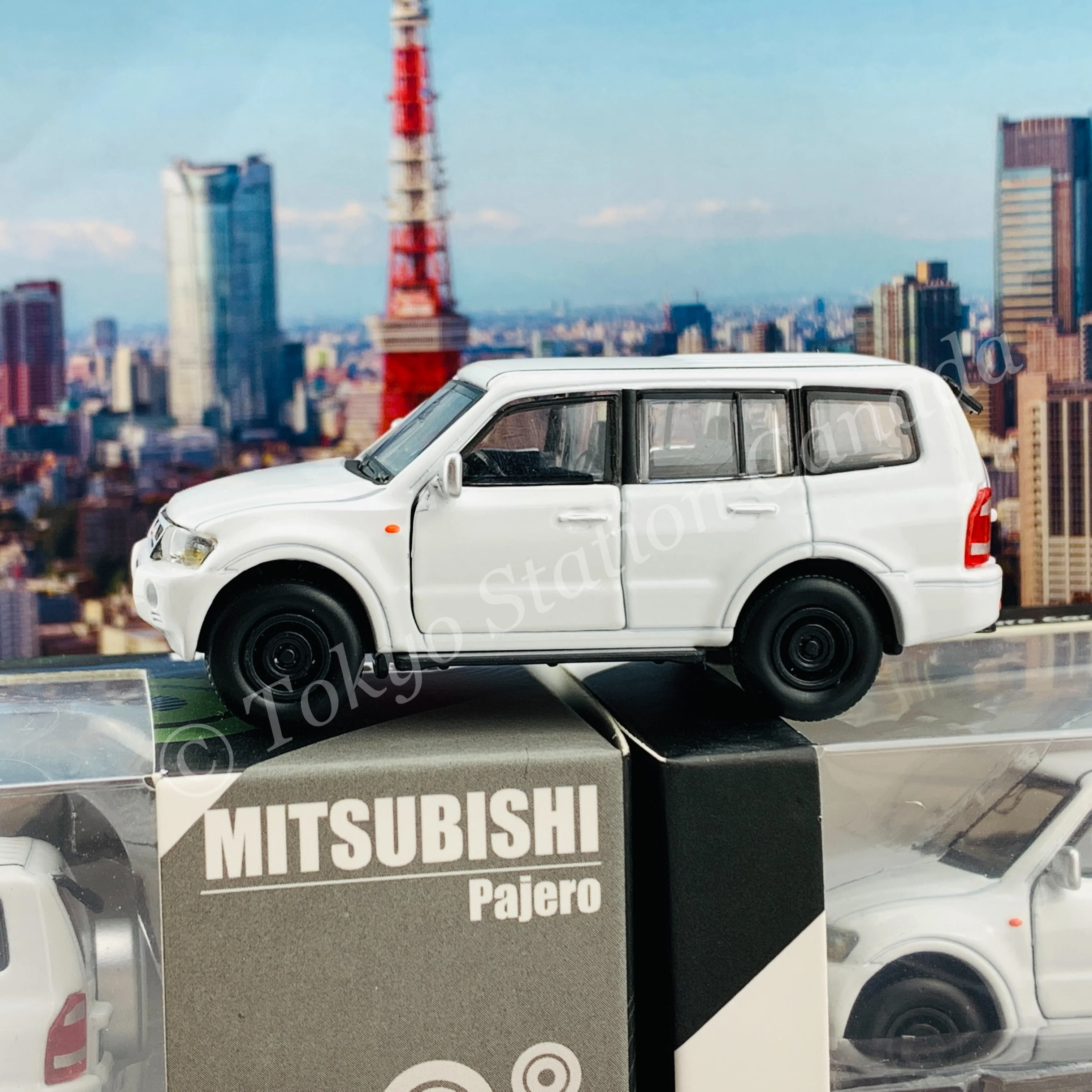 BM CREATIONS JUNIOR 1/64 Mitsubishi Pajero 3rd Generation 2003 WHITE LHD 64B0039 - Image 3
