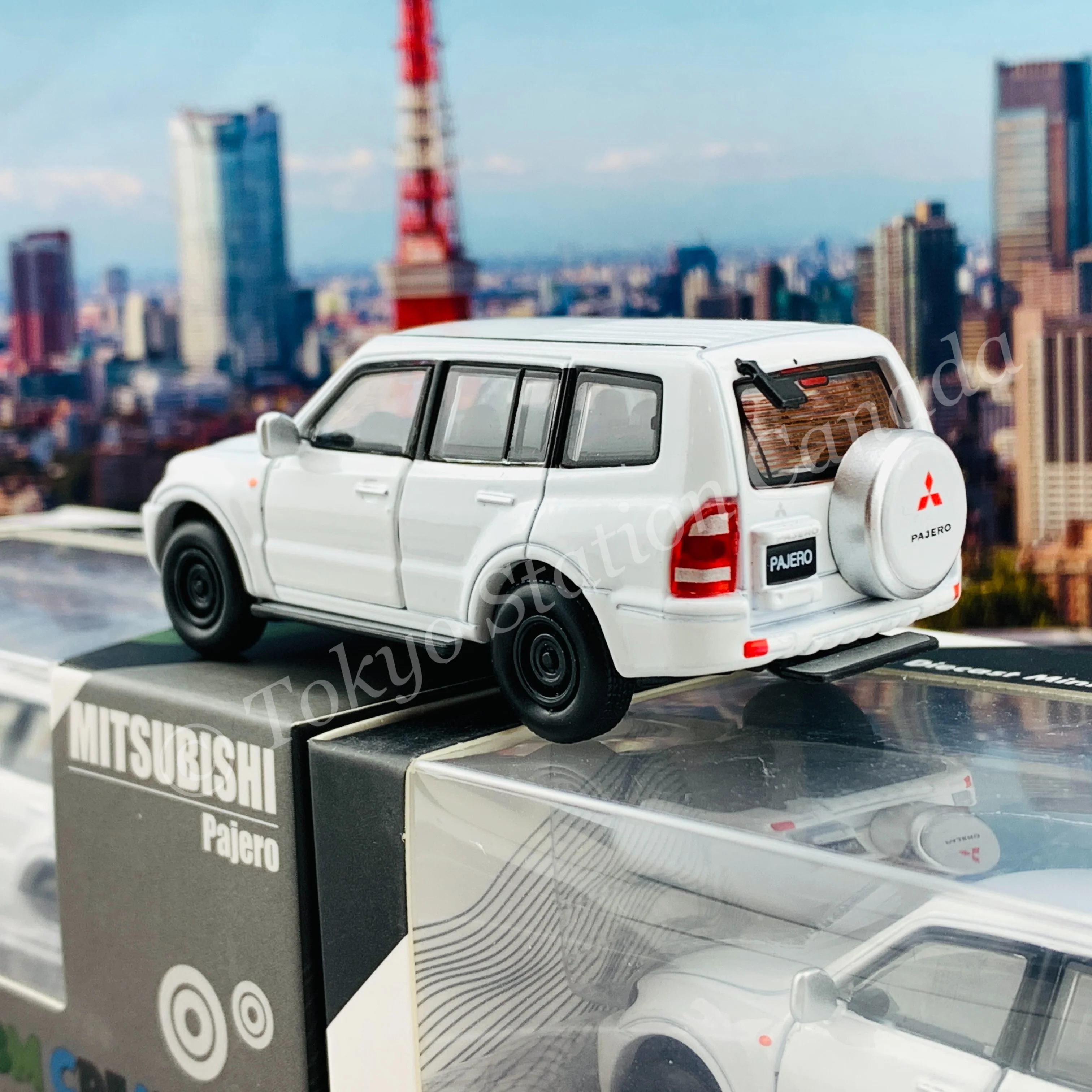 BM CREATIONS JUNIOR 1/64 Mitsubishi Pajero 3rd Generation 2003 WHITE LHD 64B0039 - Image 4