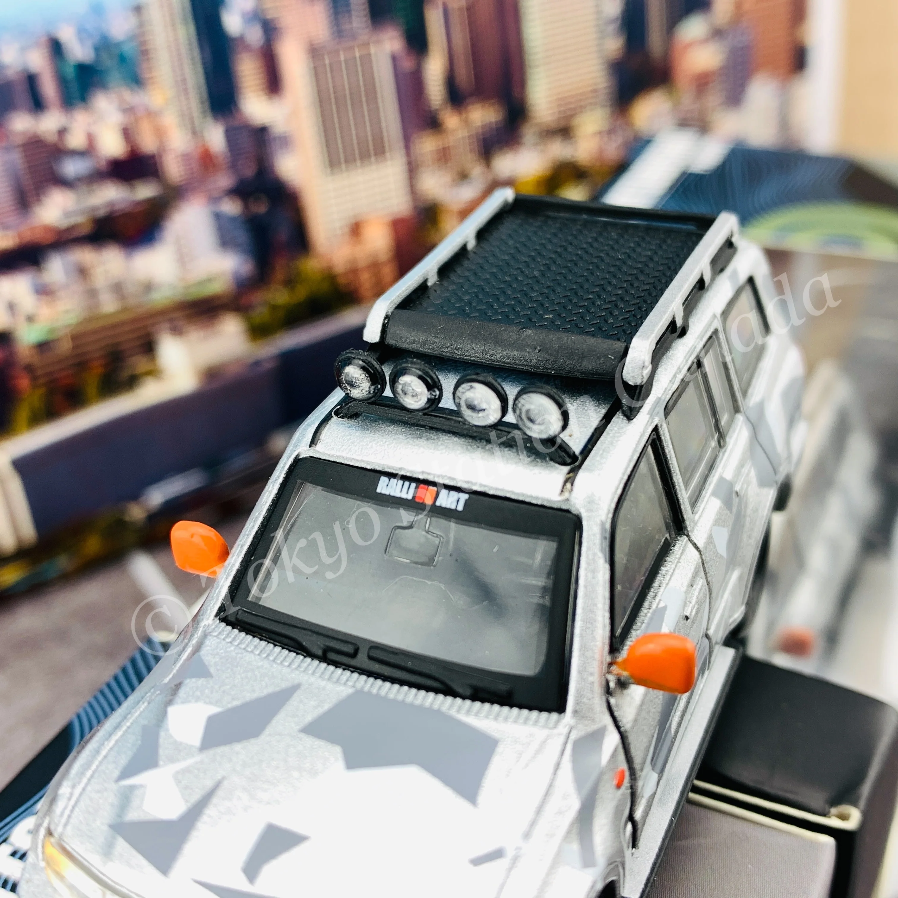 BM CREATIONS JUNIOR 1/64 Mitsubishi Pajero 3rd Generation ICE PACK LHD 64B0048 - Image 5