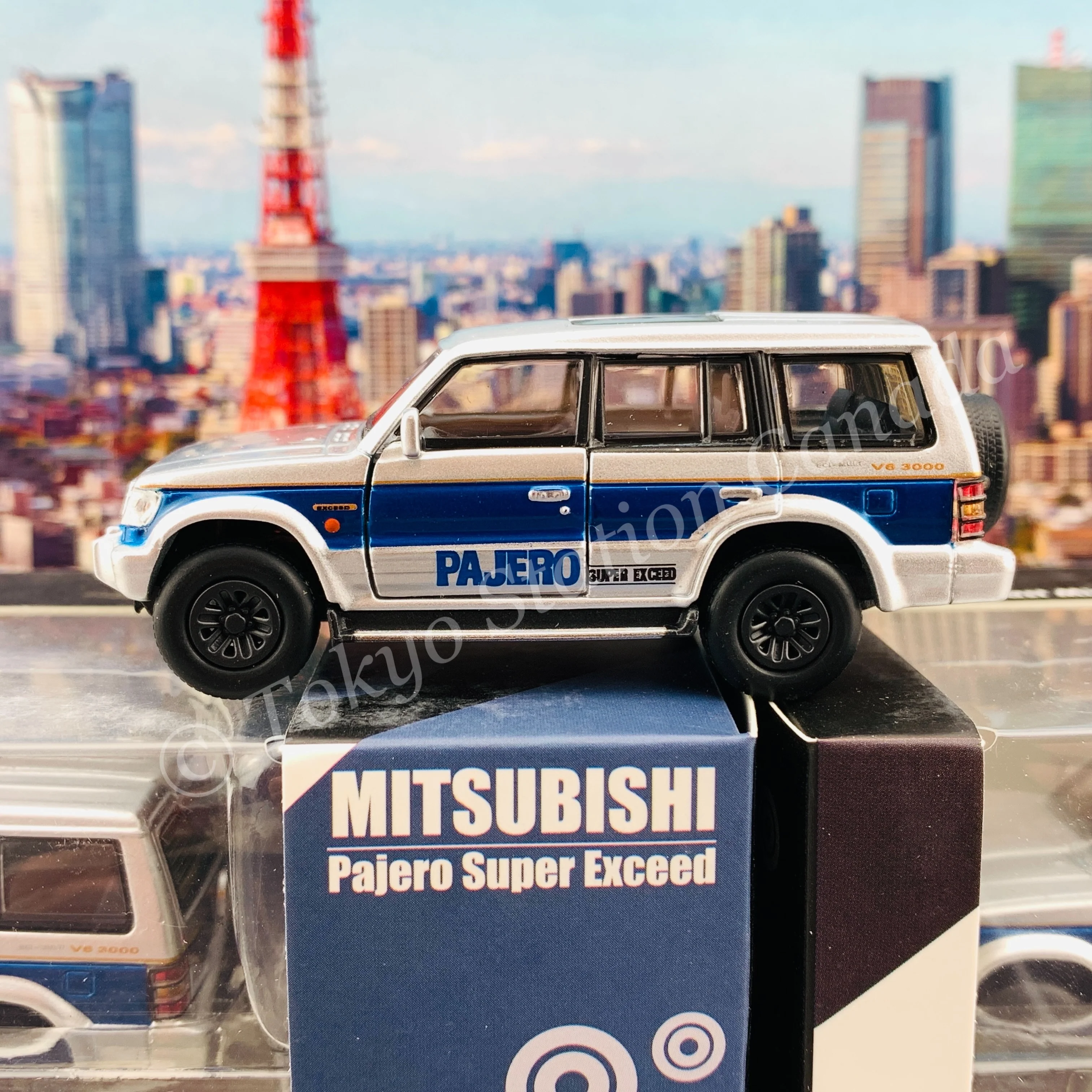 BM CREATIONS JUNIOR 1/64 Mitsubishi Pajero Super Exceed Silver with Blue Stripe LHD 64B0037 - Image 3