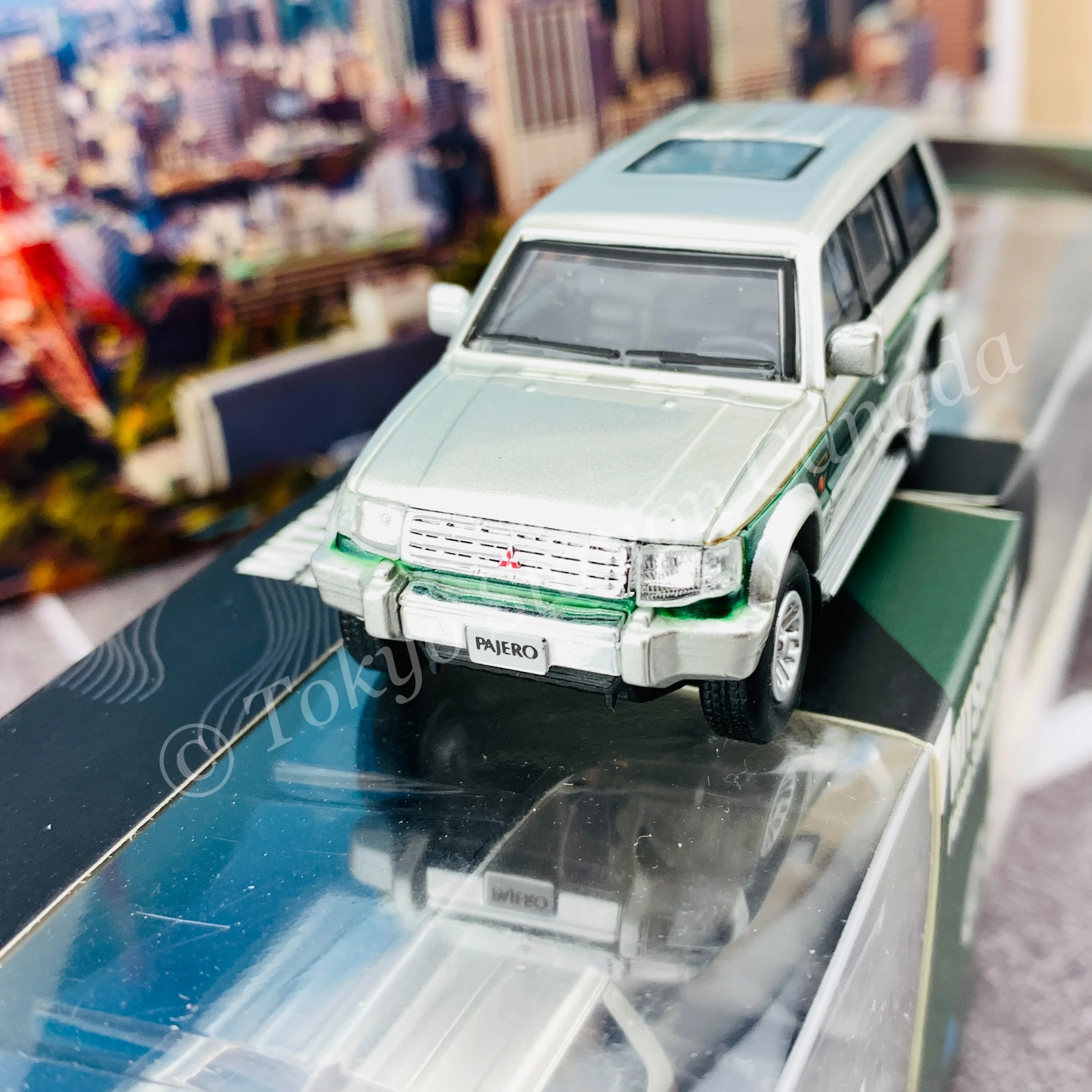 BM CREATIONS JUNIOR 1/64 Mitsubishi Pajero Super Exceed Silver with Green Stripe LHD 64B0020 - Image 2