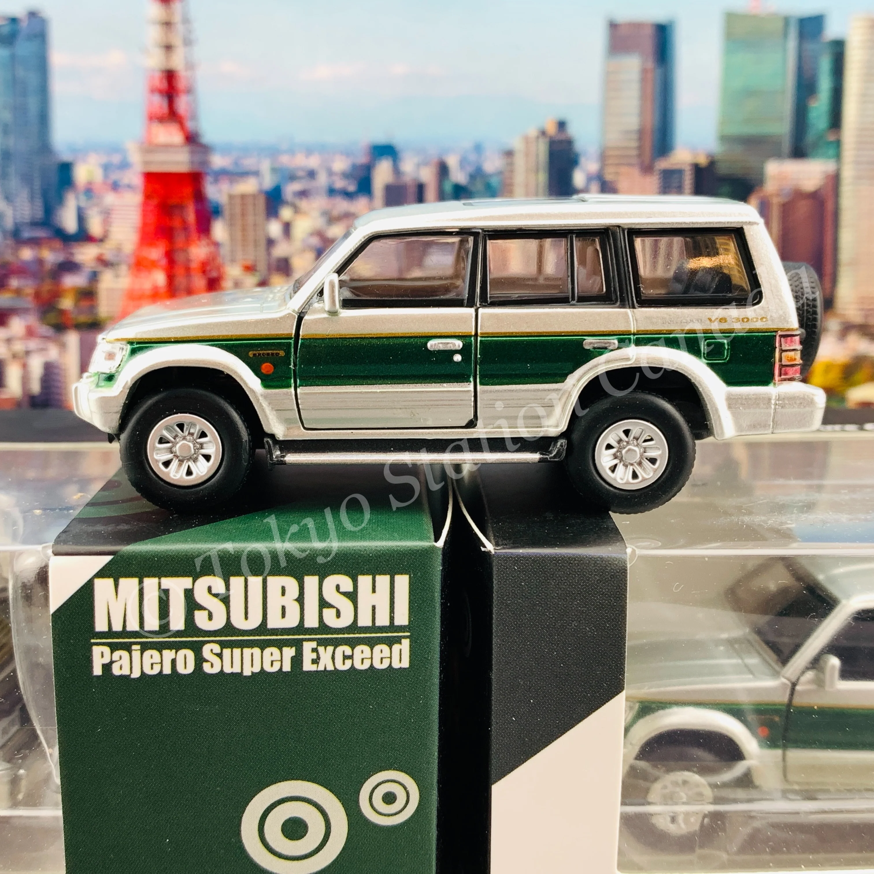 BM CREATIONS JUNIOR 1/64 Mitsubishi Pajero Super Exceed Silver with Green Stripe LHD 64B0020 - Image 3