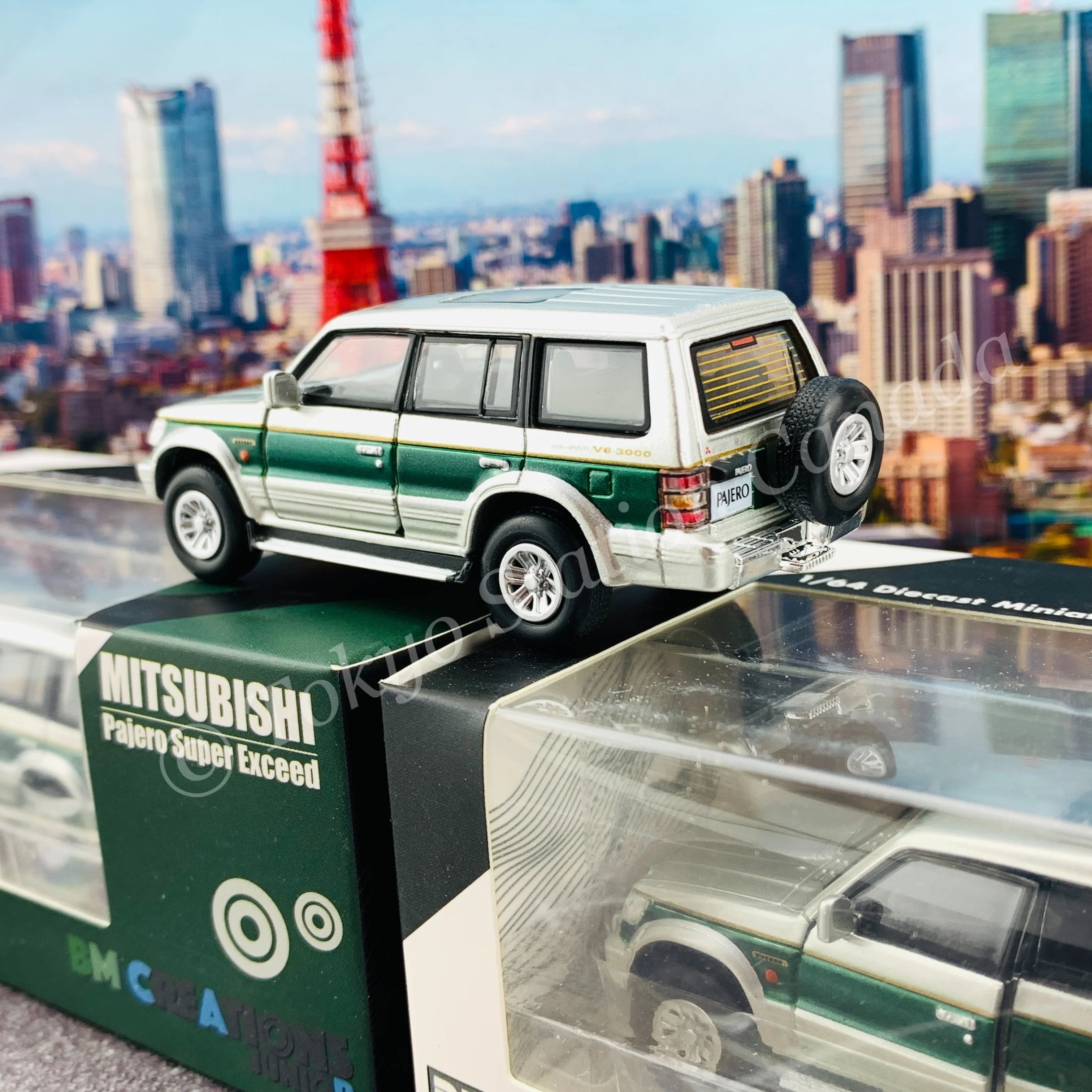 BM CREATIONS JUNIOR 1/64 Mitsubishi Pajero Super Exceed Silver with Green Stripe LHD 64B0020 - Image 4