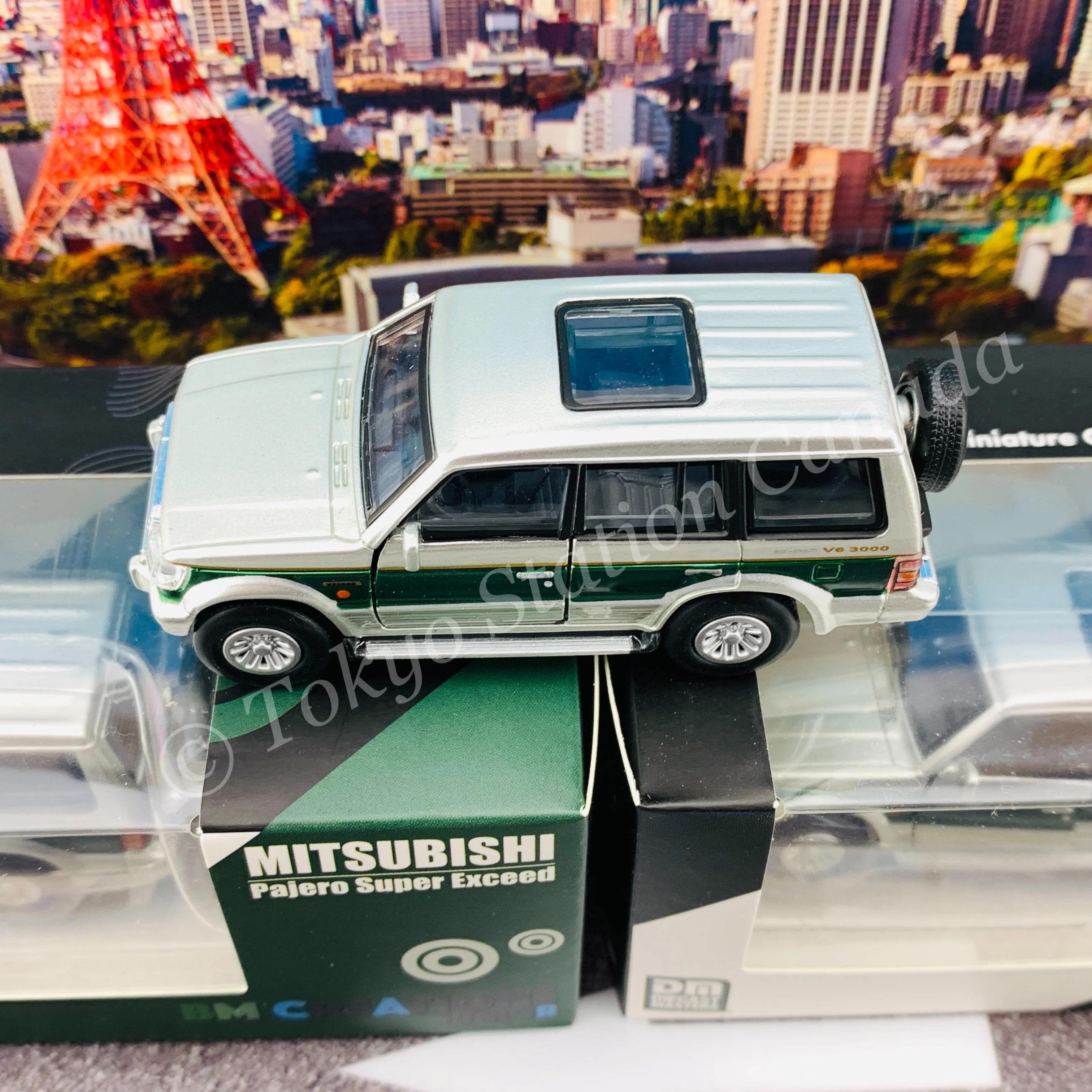 BM CREATIONS JUNIOR 1/64 Mitsubishi Pajero Super Exceed Silver with Green Stripe LHD 64B0020 - Image 5