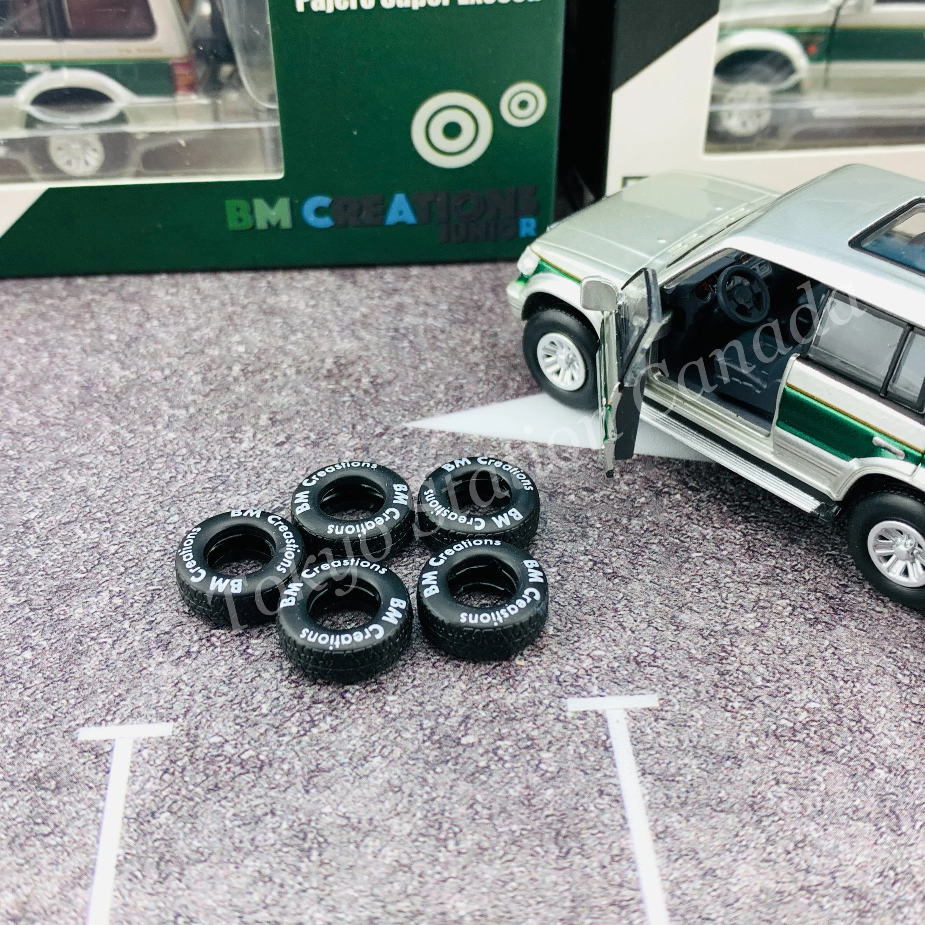 BM CREATIONS JUNIOR 1/64 Mitsubishi Pajero Super Exceed Silver with Green Stripe LHD 64B0020 - Image 6