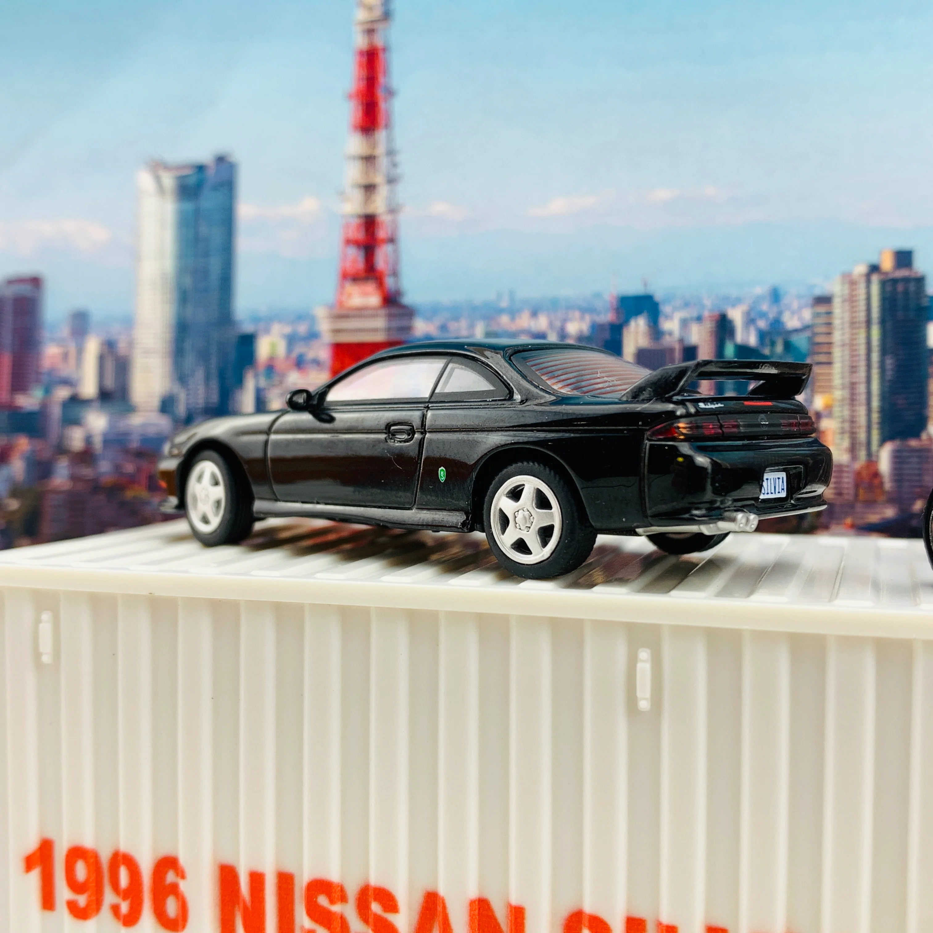 BM Creations JUNIOR 1/64 Nissan Silvia S14 Black RHD with Extra Wheels, Lowering Parts and Container Display 64DM64001 - Image 4