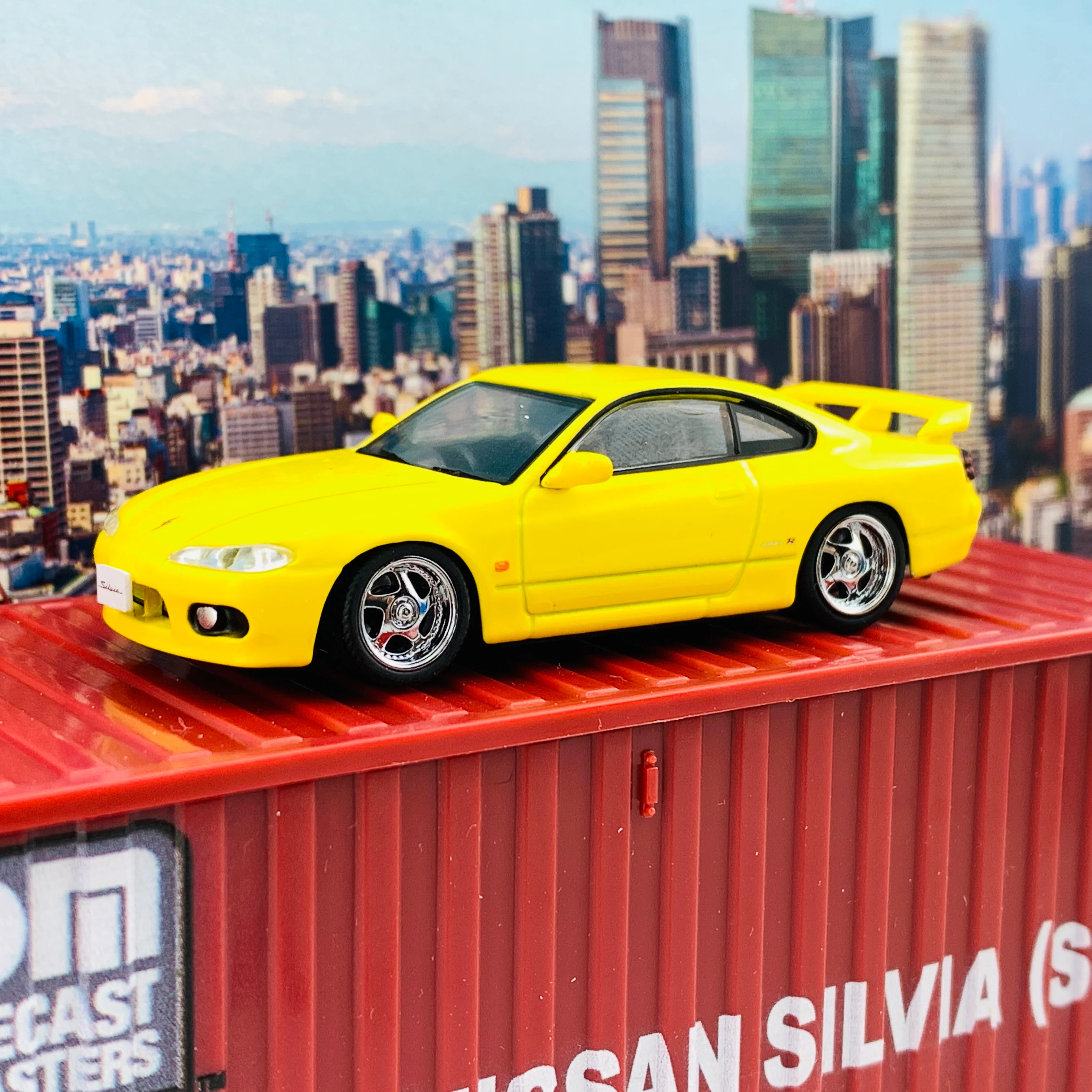 BM Creations JUNIOR 1/64 Nissan Silvia S15 Yellow RHD with Extra Wheels, Lowering Parts and Container Display 64DM64009 - Image 4