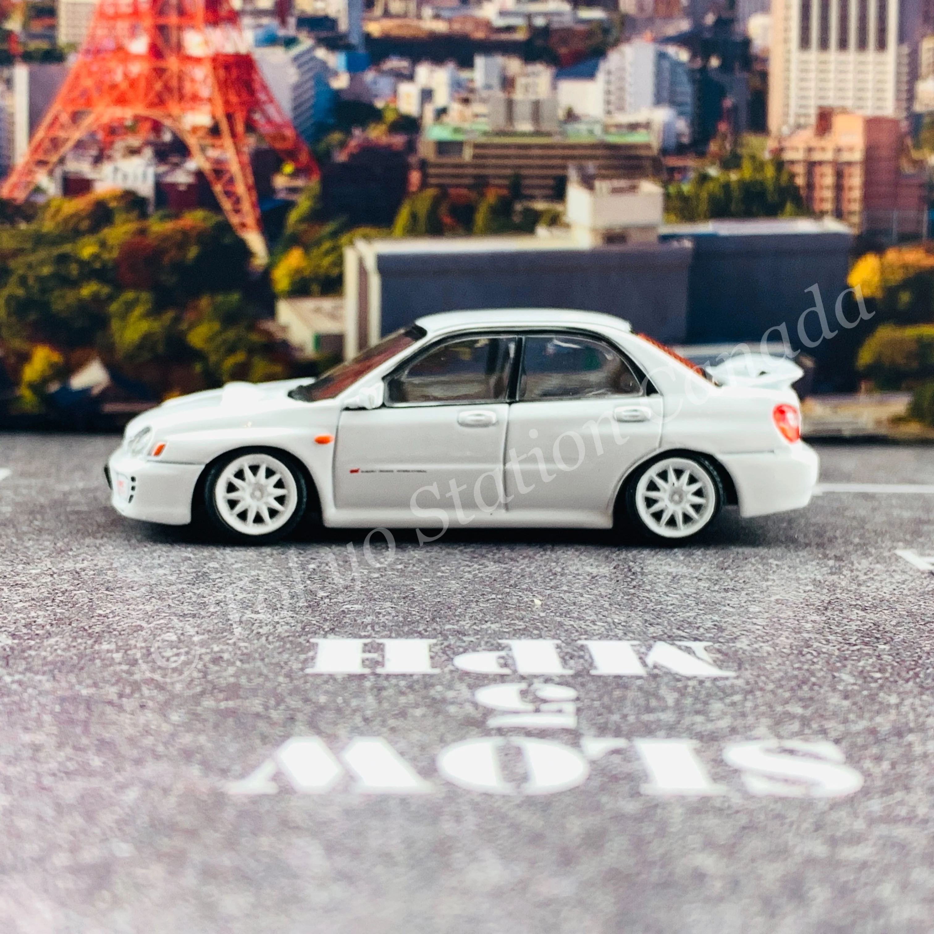 BM CREATIONS JUNIOR 1/64 Subaru Impreza WRX STi 2001 WHITE RHD with Extra Wheel Set and Lowering Parts 64B0082 - Image 5