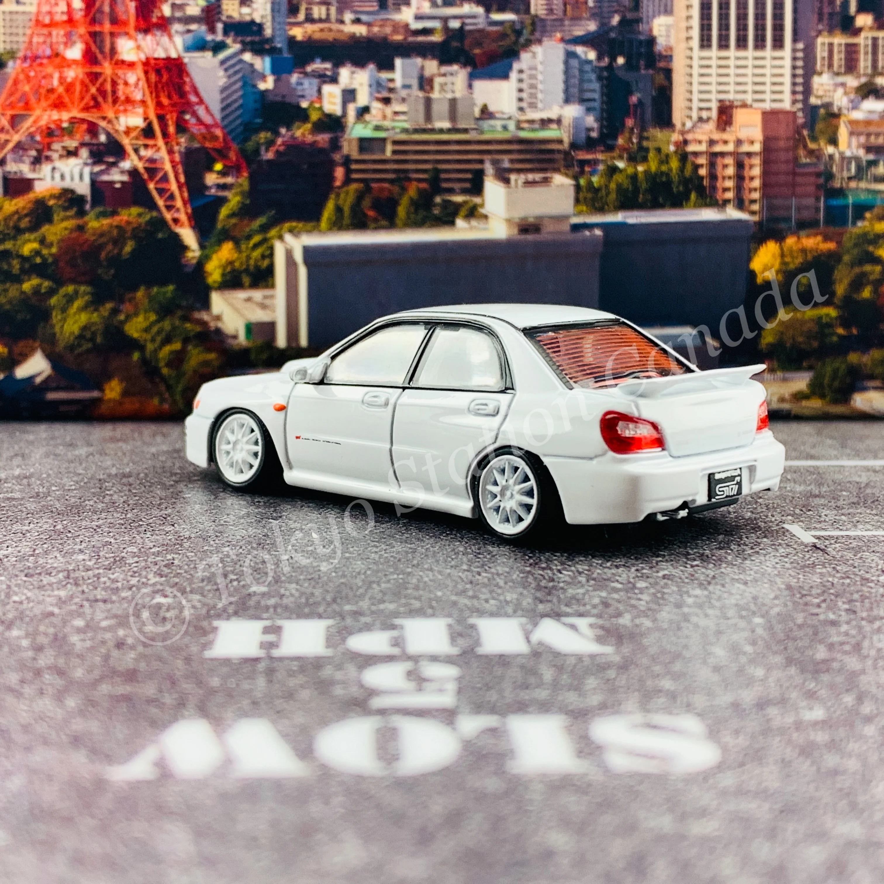 BM CREATIONS JUNIOR 1/64 Subaru Impreza WRX STi 2001 WHITE RHD with Extra Wheel Set and Lowering Parts 64B0082 - Image 6