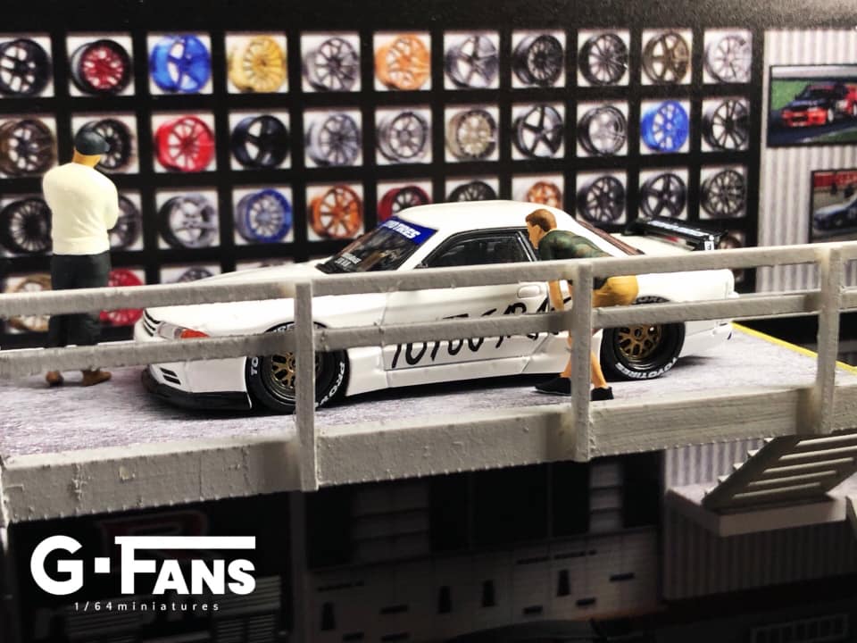 G-FANS 1/64 Diorama with LED Light NISSAN Double Storey Garage 710017 - Image 3