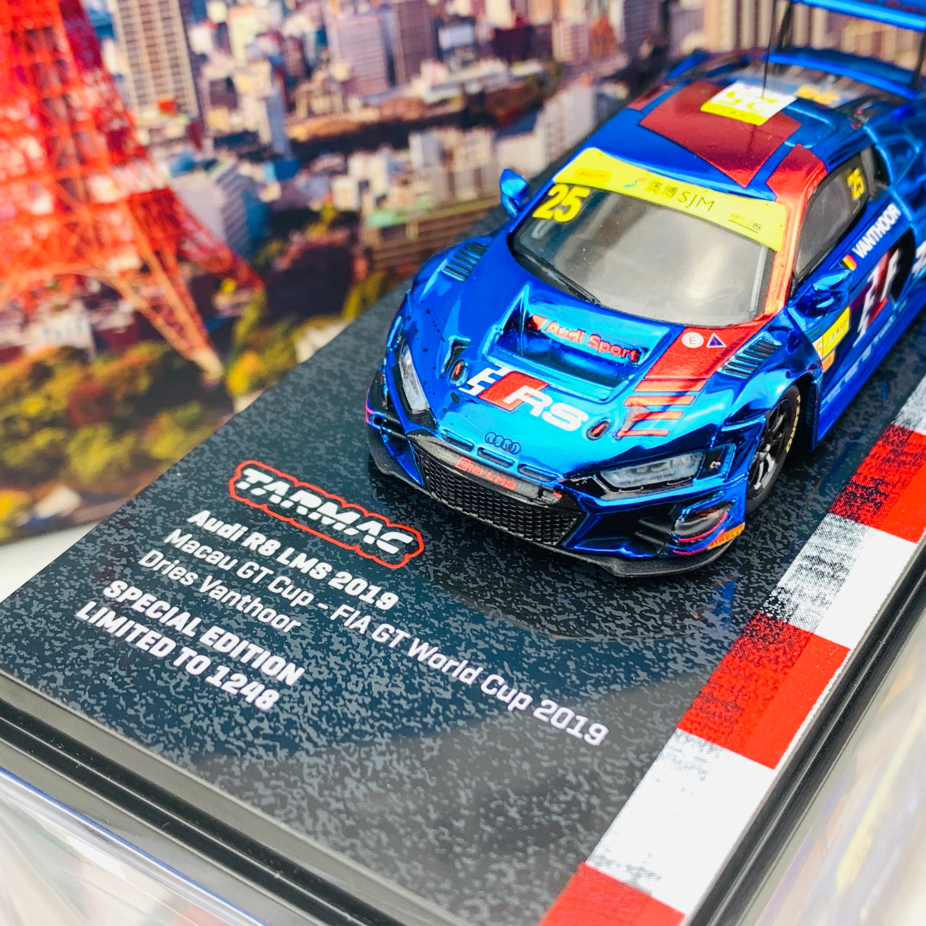 Tarmac Works 1/64 Audi R8 LMS 2019 Macau GT Cup FIA GT World Cup 2019 #25 - Macau GP 2020 Special Edition - HOBBY64 T64-013-19MGP25 - Image 3
