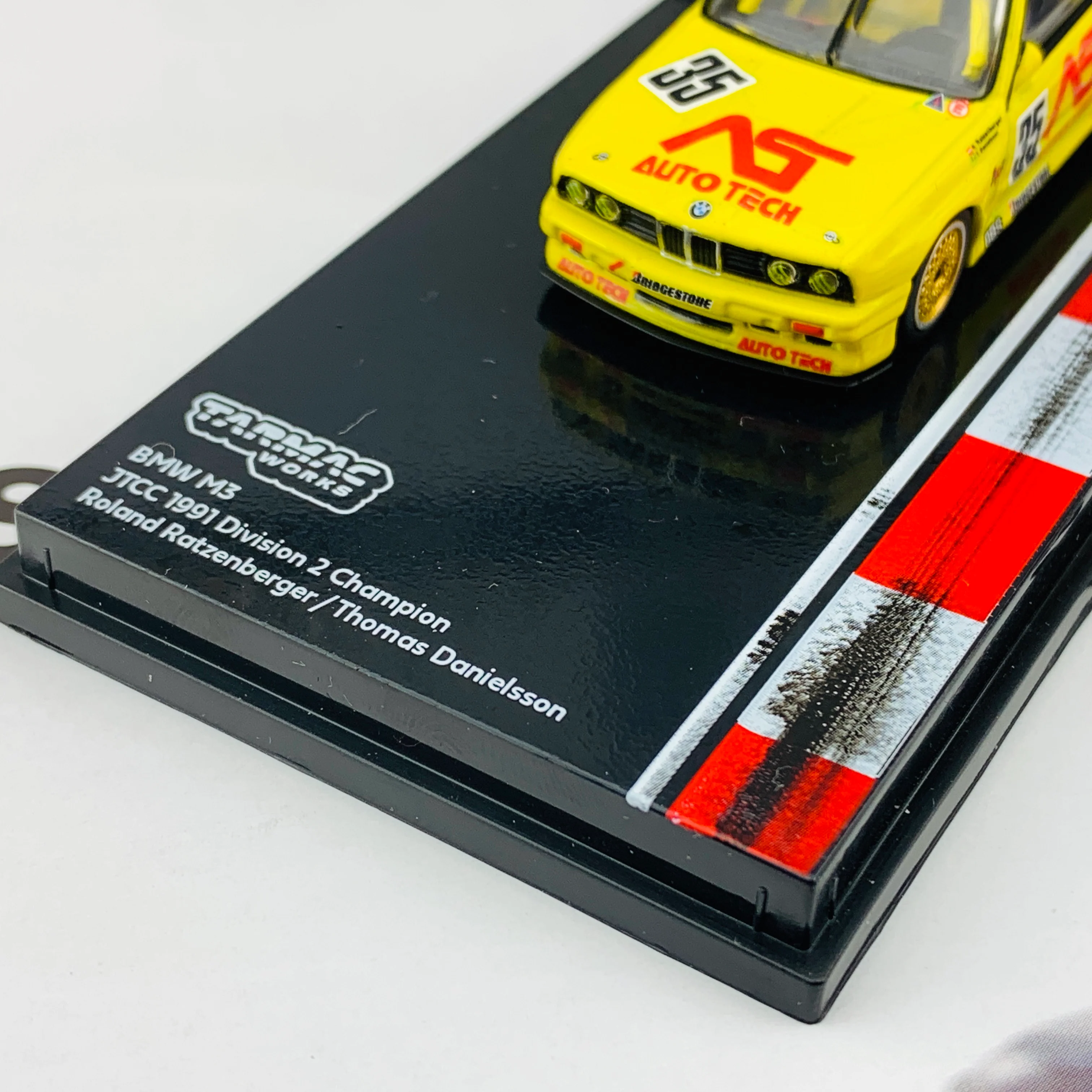 Tarmac Works 1/64 BMW M3 E30 JTCC 1991 Division 2 Champion - Japan Special Edition T64-009-91JCTCC35 - Image 4