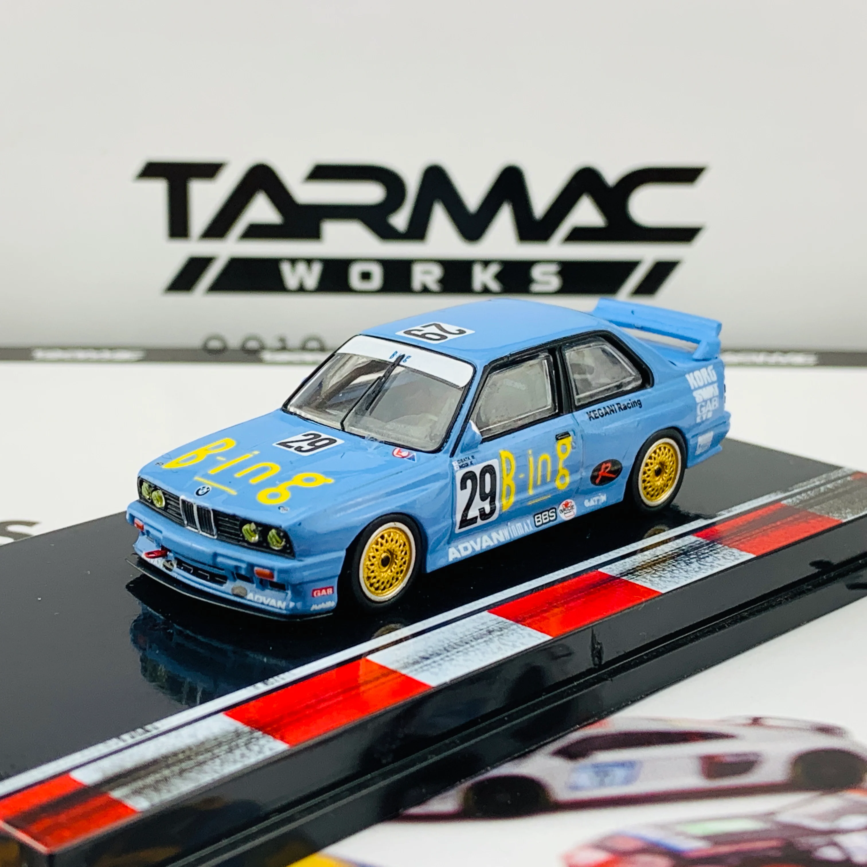 Tarmac Works 1/64 BMW M3 E30 JTCC 1992 Division 2 Champion - Japan Special Edition  T64-009-92JTCC29 - Image 2