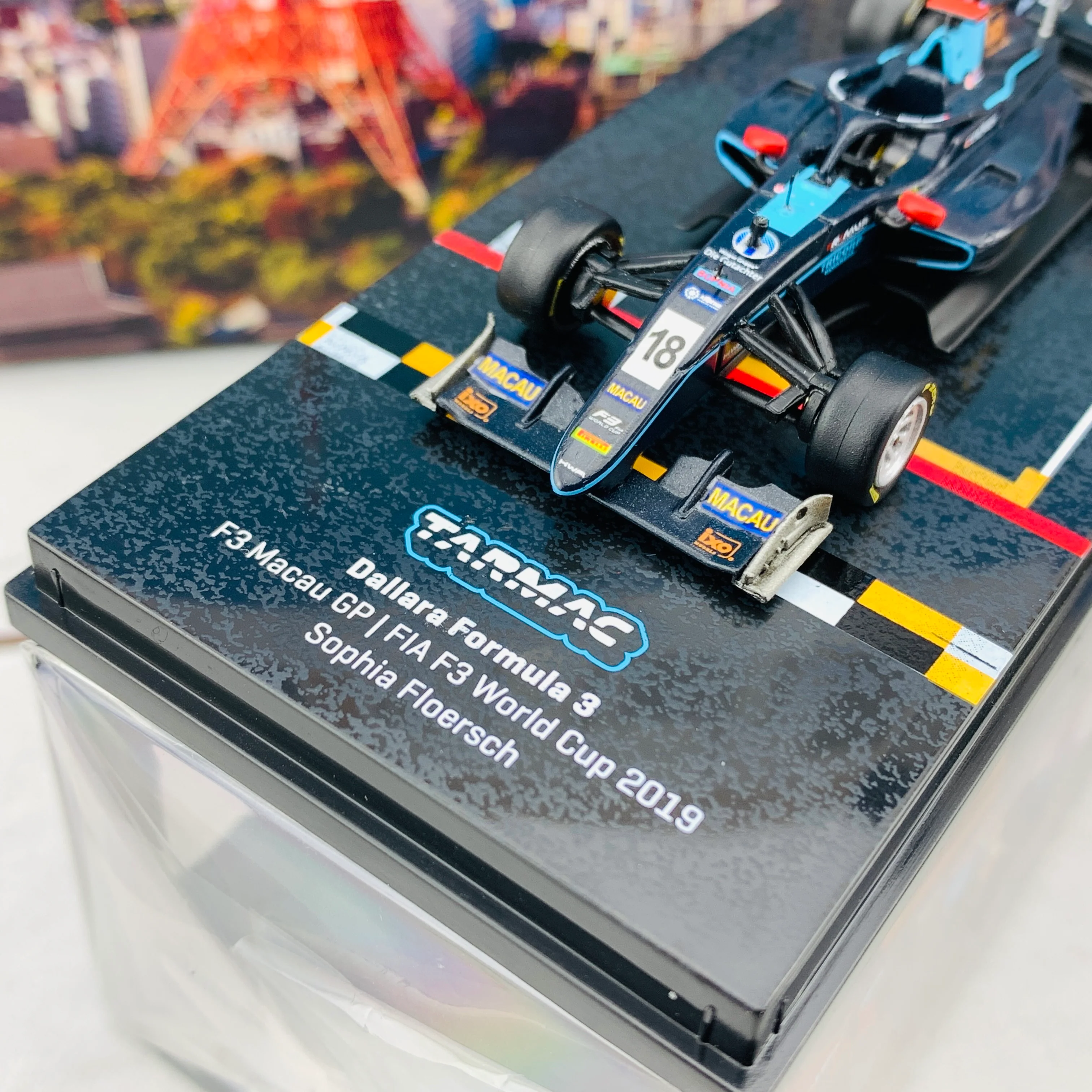 Tarmac Works 1/64 Dallara Formula 3 F3 Macau GP FIA F3 World Cup 2019 #18 - Macau GP 2020 Special Edition - HOBBY64 T64-069-19MGP18 - Image 5