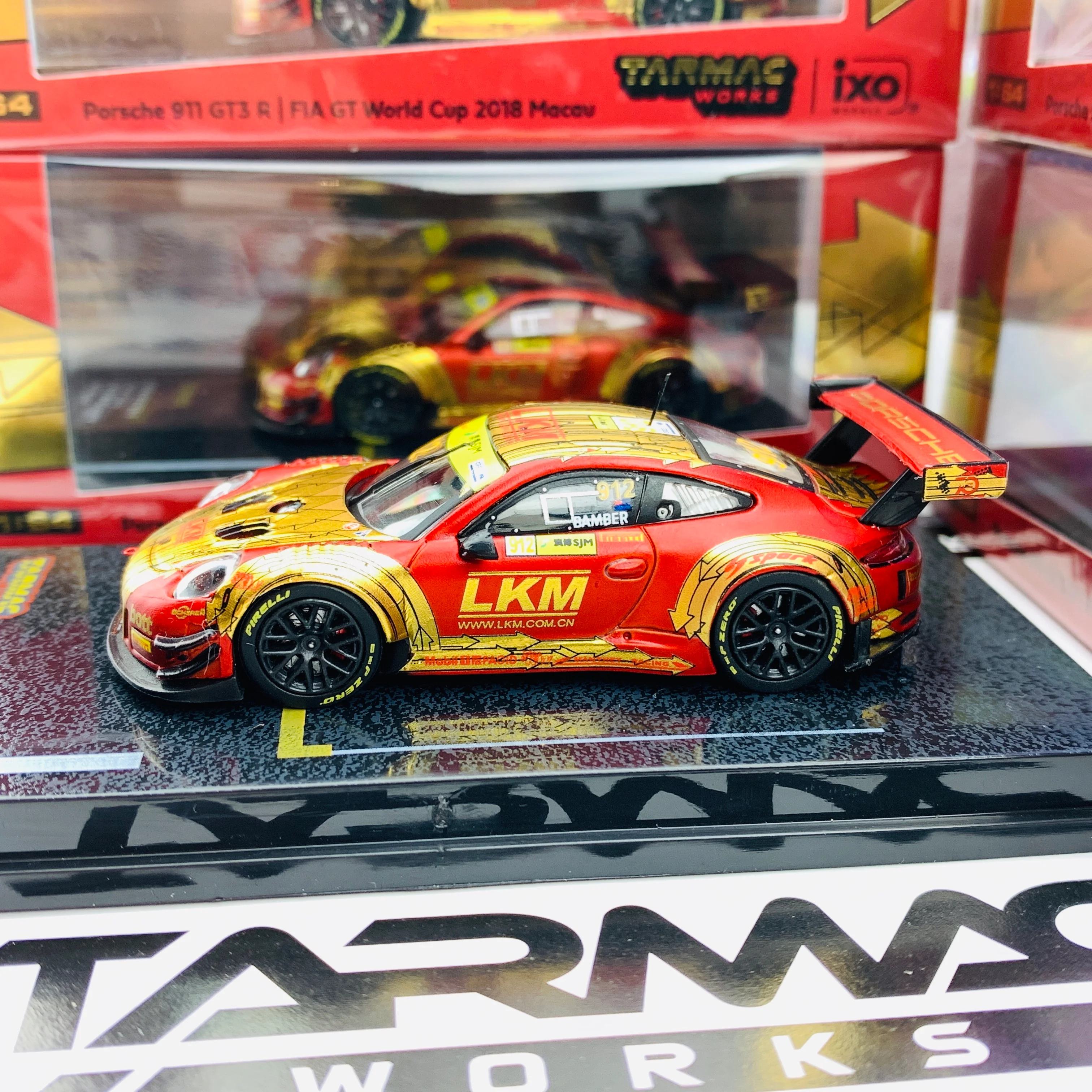 Tarmac Works 1/64 Hobby Collection Porsche 911 GT3 R (991) Macau GT Cup - FIA GT World Cup 2018 Earl Bamber T64-032-18MGP912 - Image 2