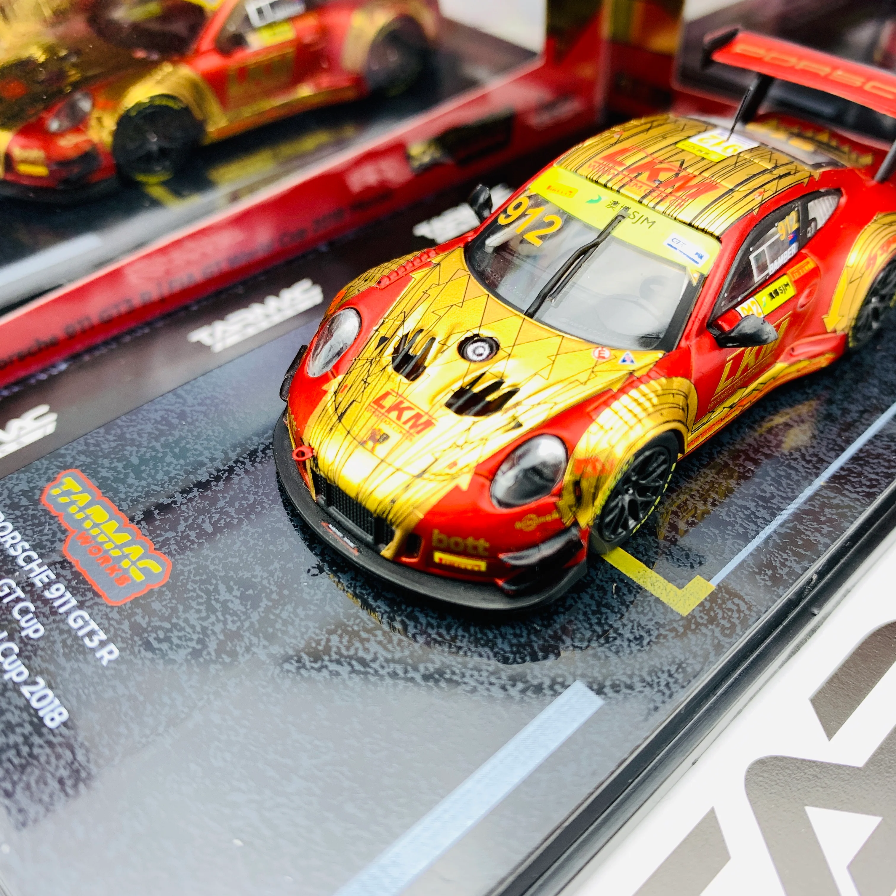 Tarmac Works 1/64 Hobby Collection Porsche 911 GT3 R (991) Macau GT Cup - FIA GT World Cup 2018 Earl Bamber T64-032-18MGP912 - Image 3