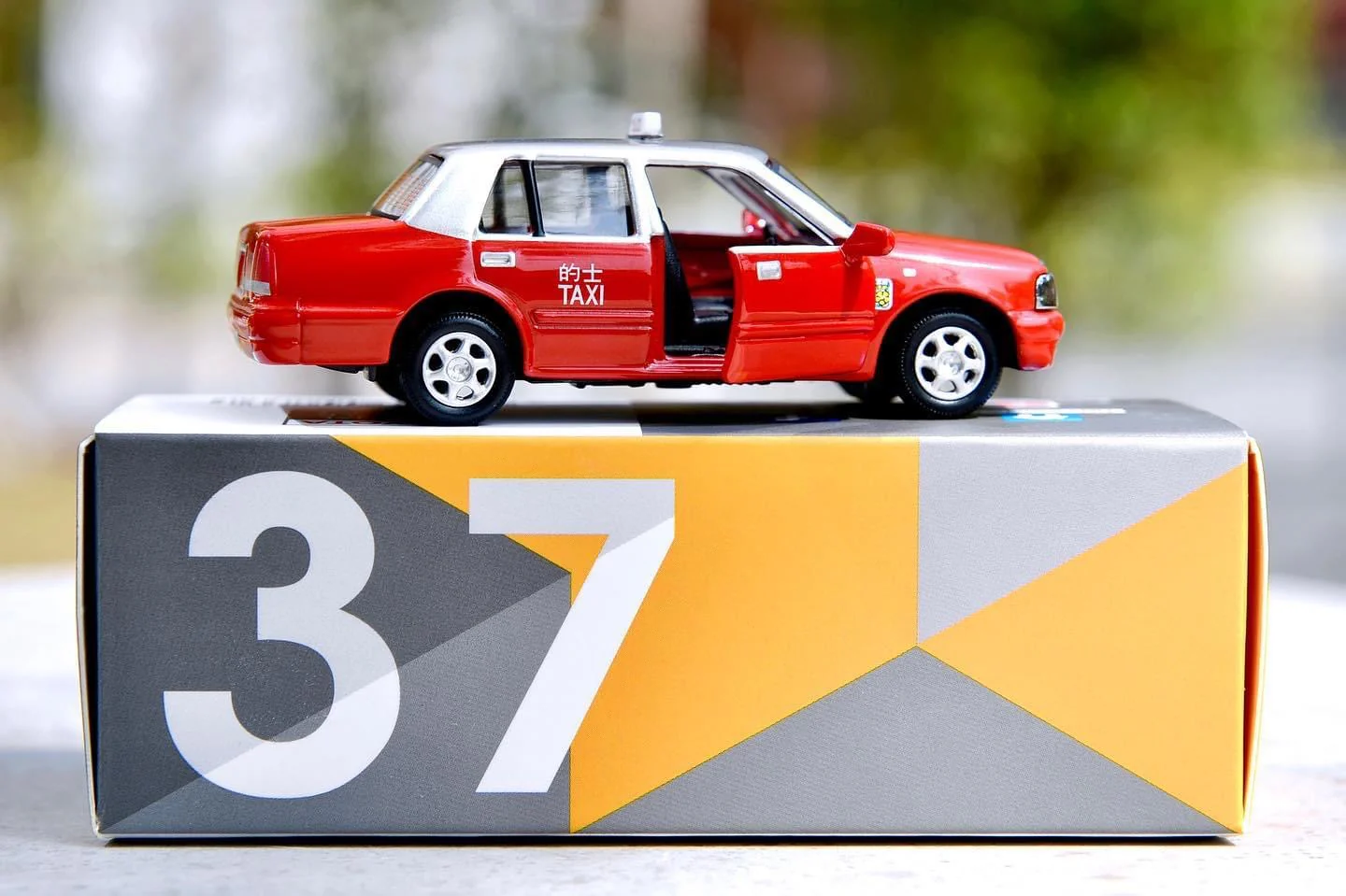 TINY 微影 37 Toyota Crown Comfort Taxi (SE6906) ATC65346 - Image 6