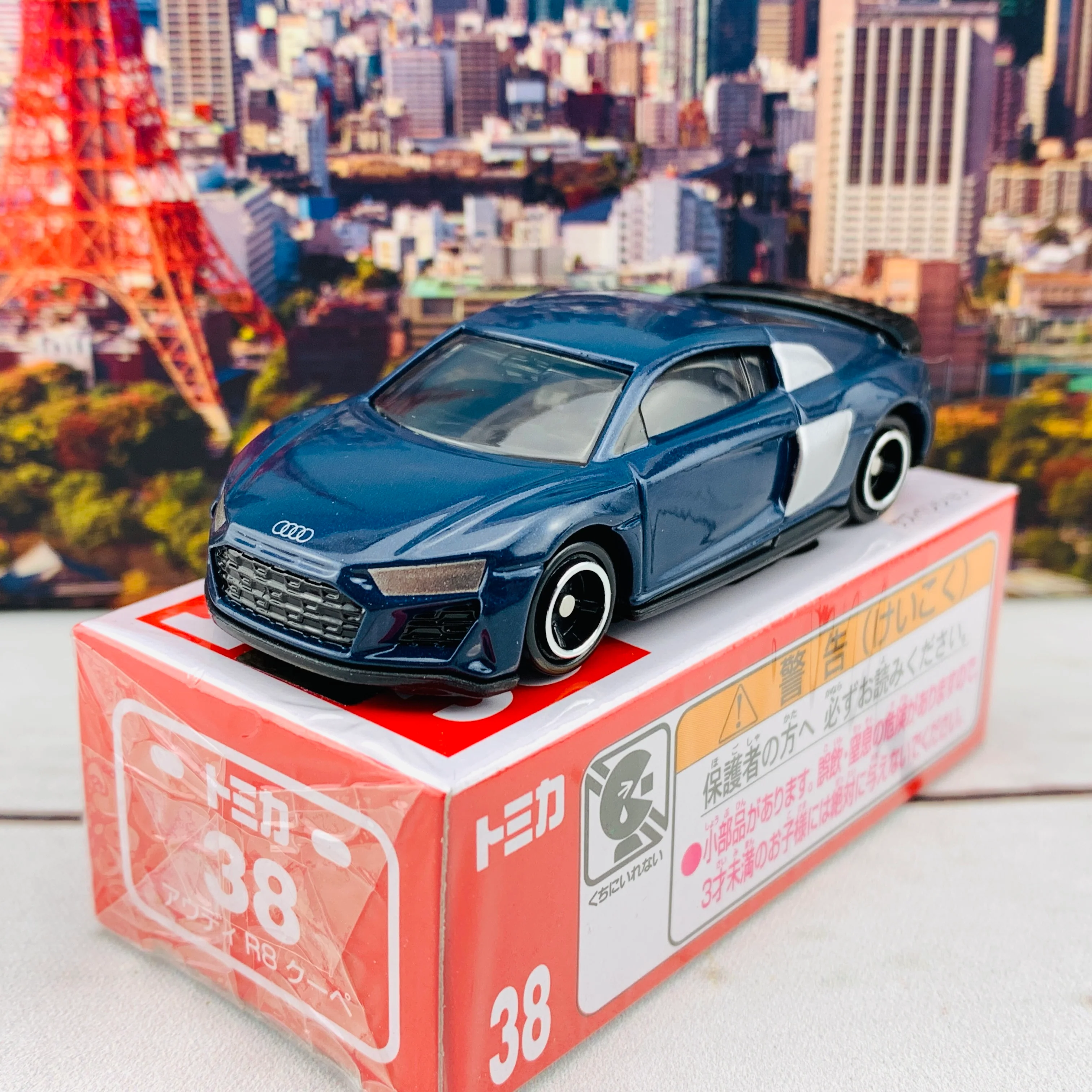 TOMICA 38 Audi R8 Coupe - Image 2