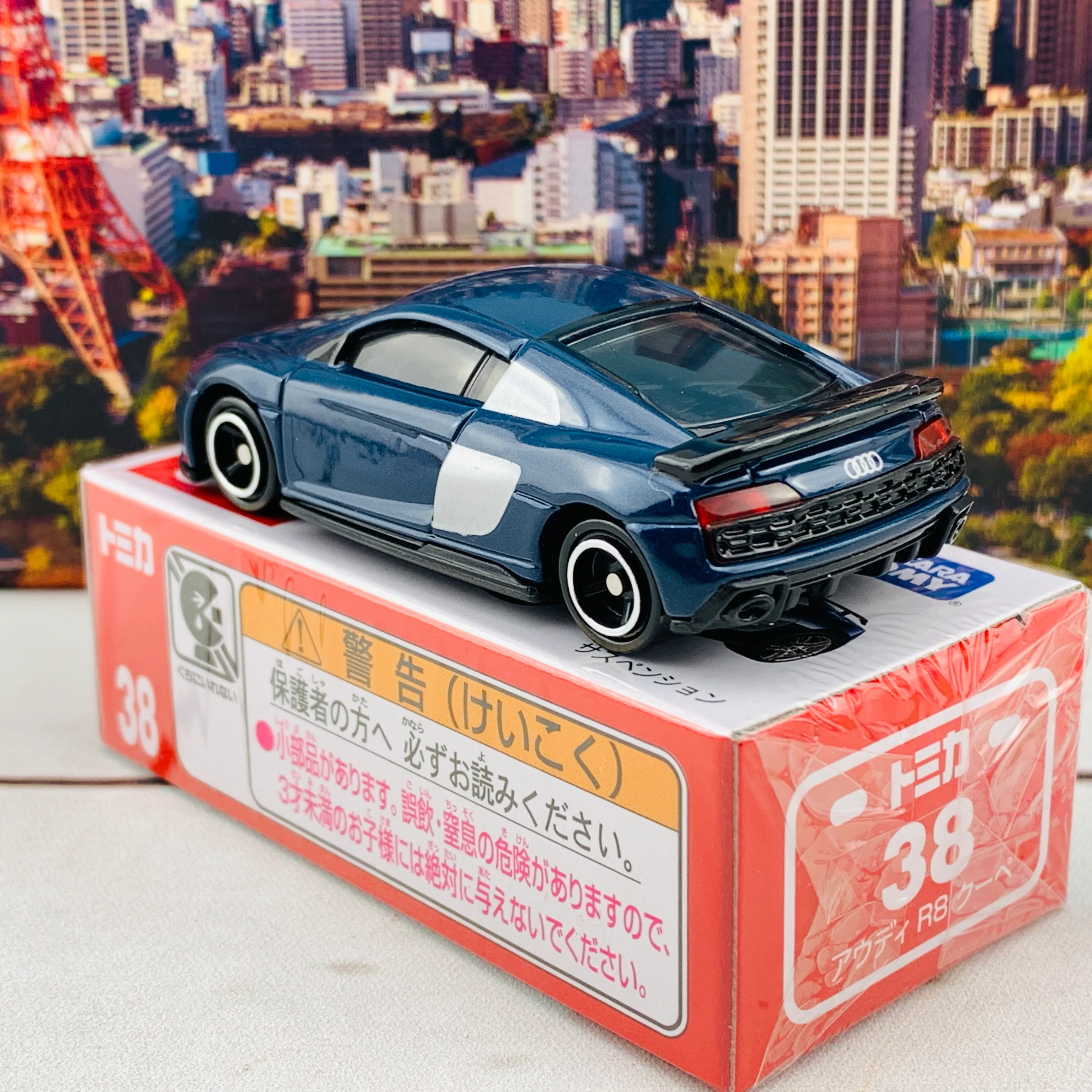 TOMICA 38 Audi R8 Coupe - Image 3