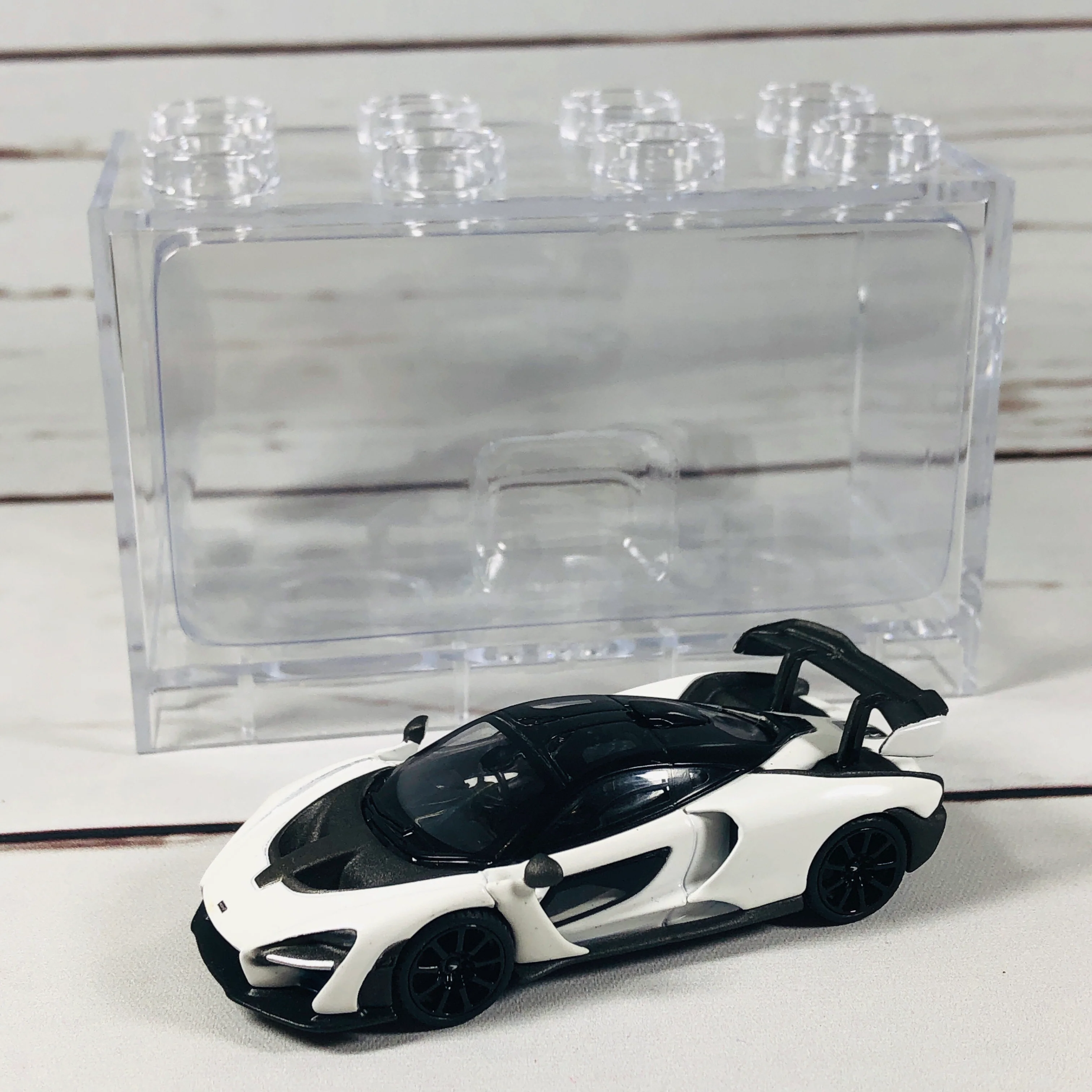 MINI GT McLaren Senna White RHD (Hong Kong Exclusive) MGT00019-R - Image 4