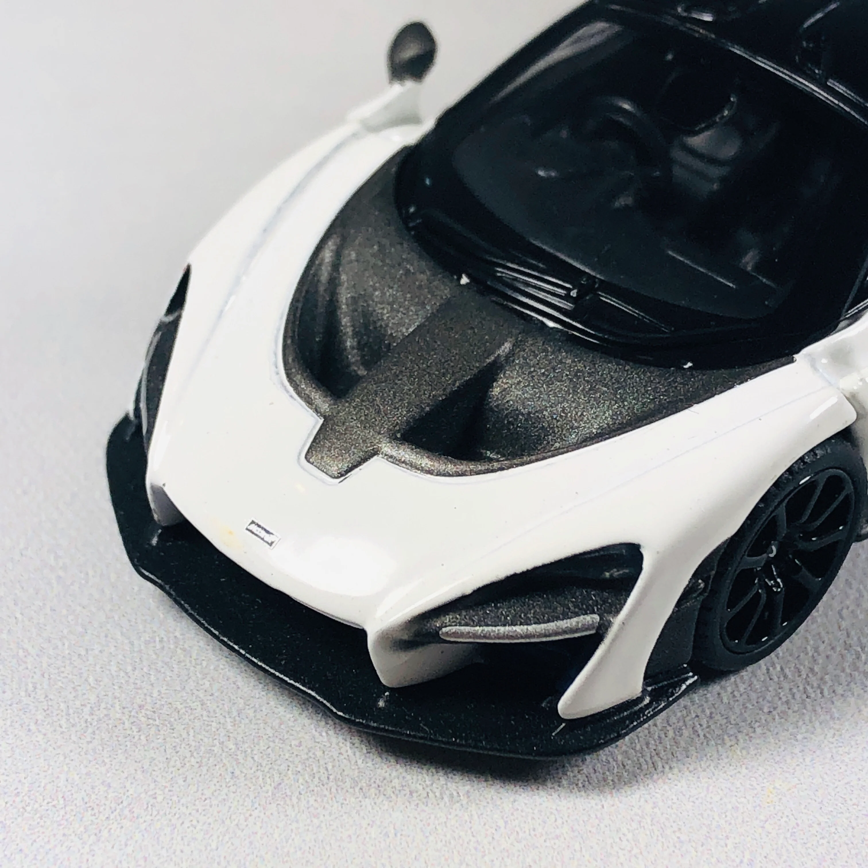 MINI GT McLaren Senna White RHD (Hong Kong Exclusive) MGT00019-R - Image 6